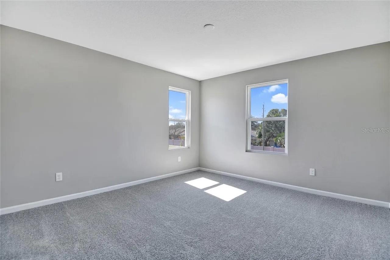 560 SUMMIT RIVER DR