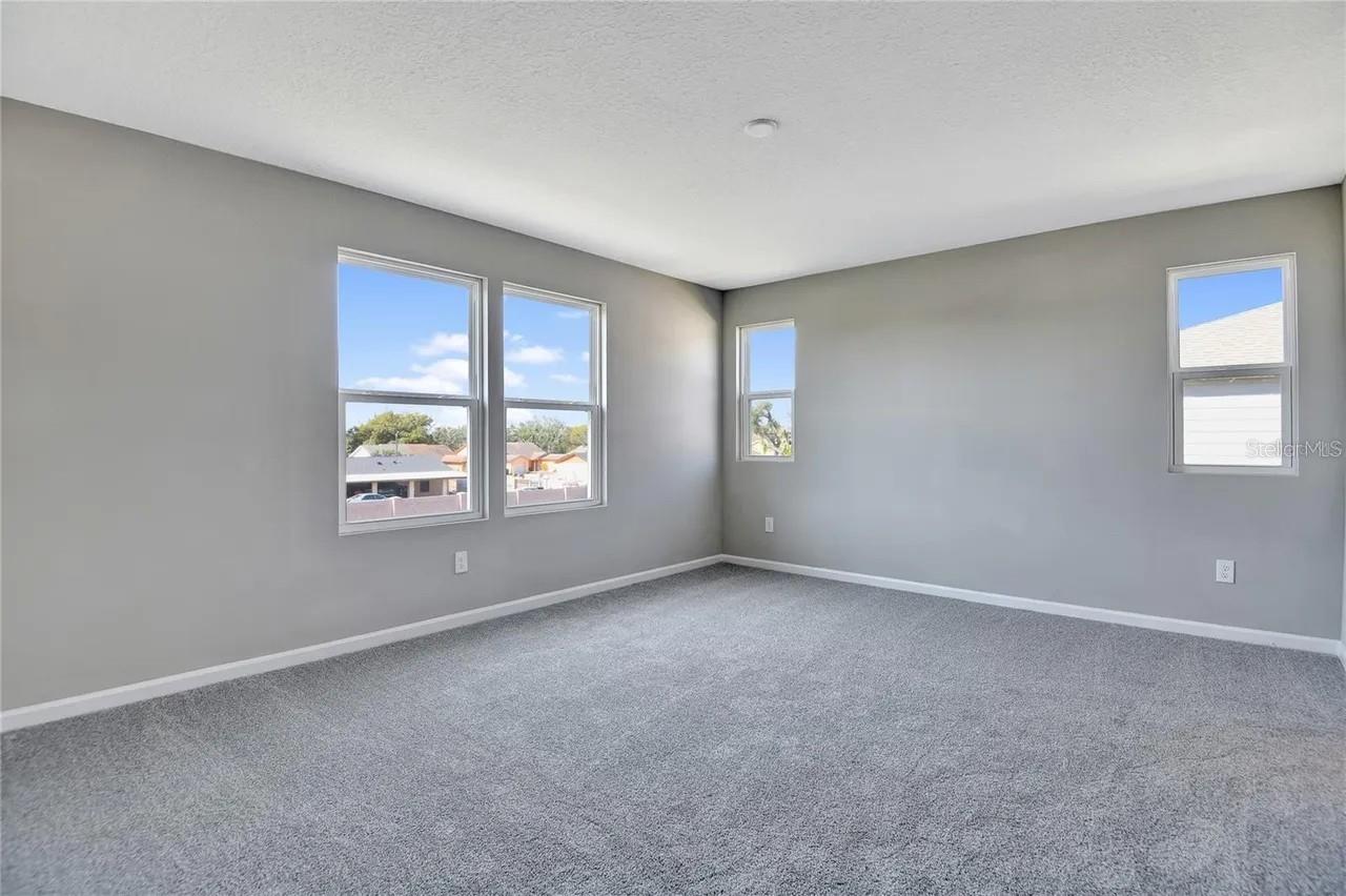 560 SUMMIT RIVER DR
