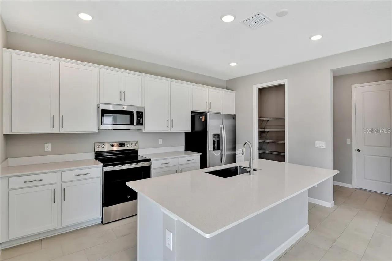 560 SUMMIT RIVER DR
