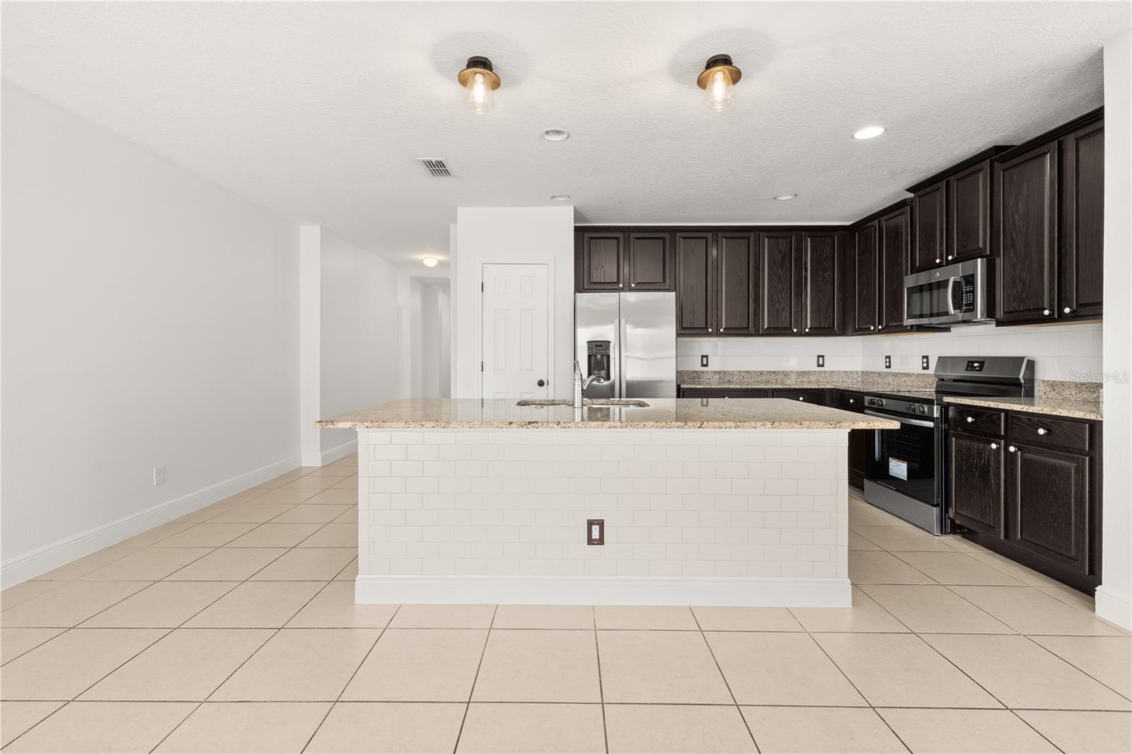 122 ANDALUSIA LOOP