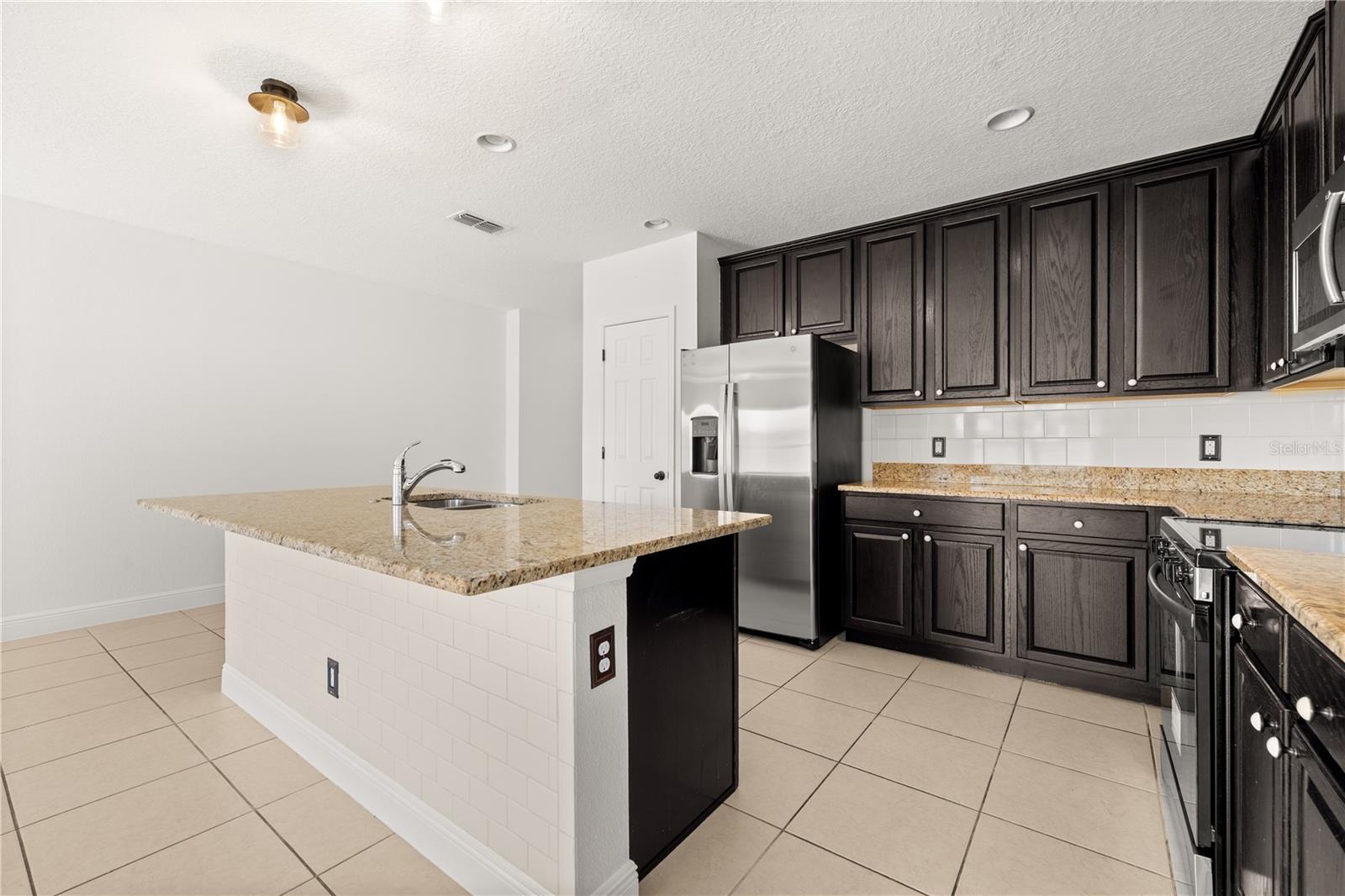 122 ANDALUSIA LOOP