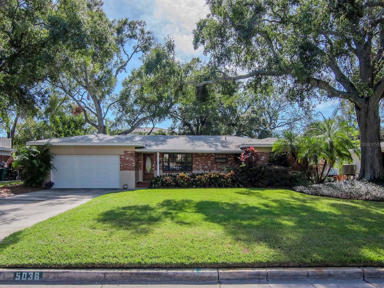 5038 W DICKENS AVE