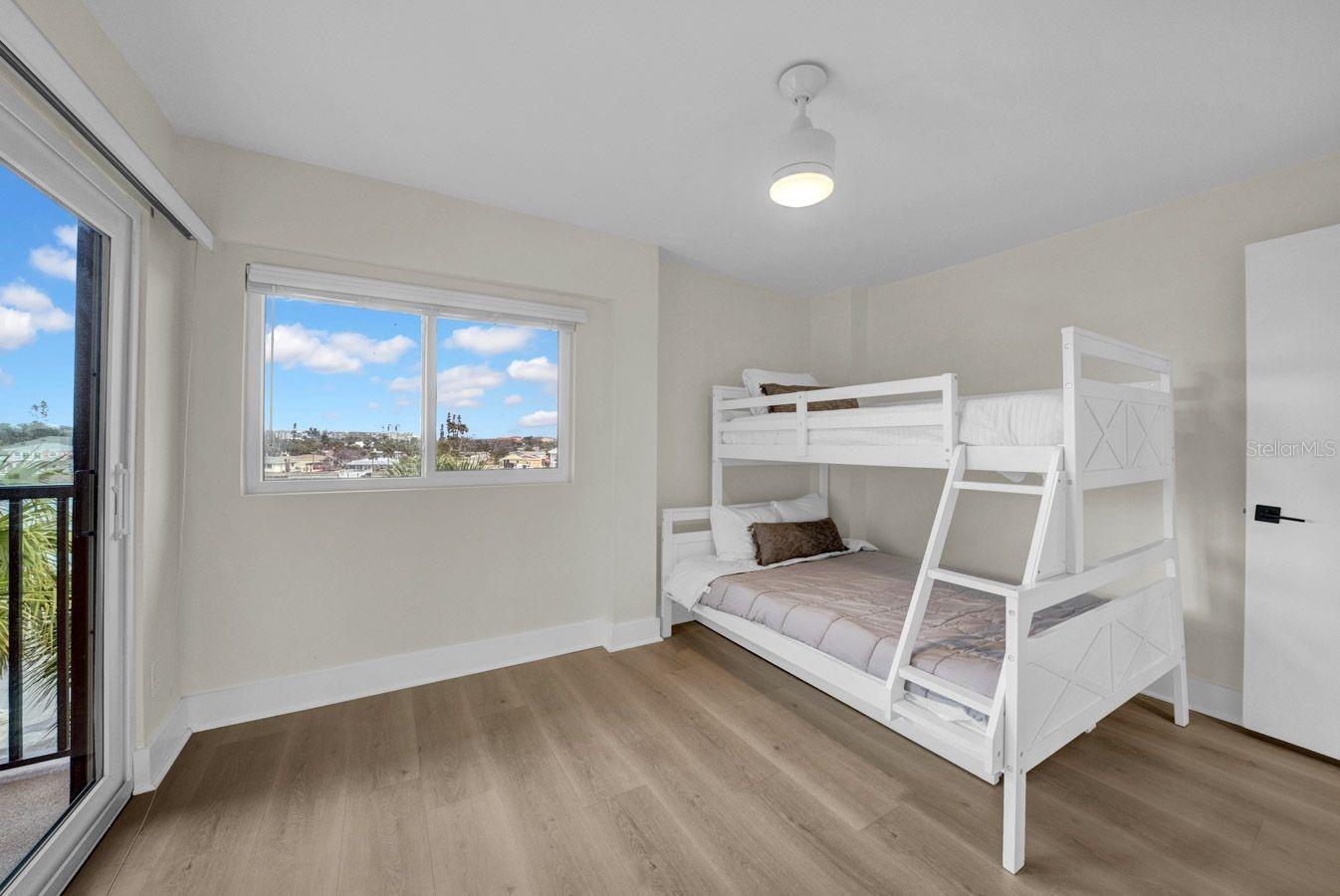 7537 BAYSHORE DR #406