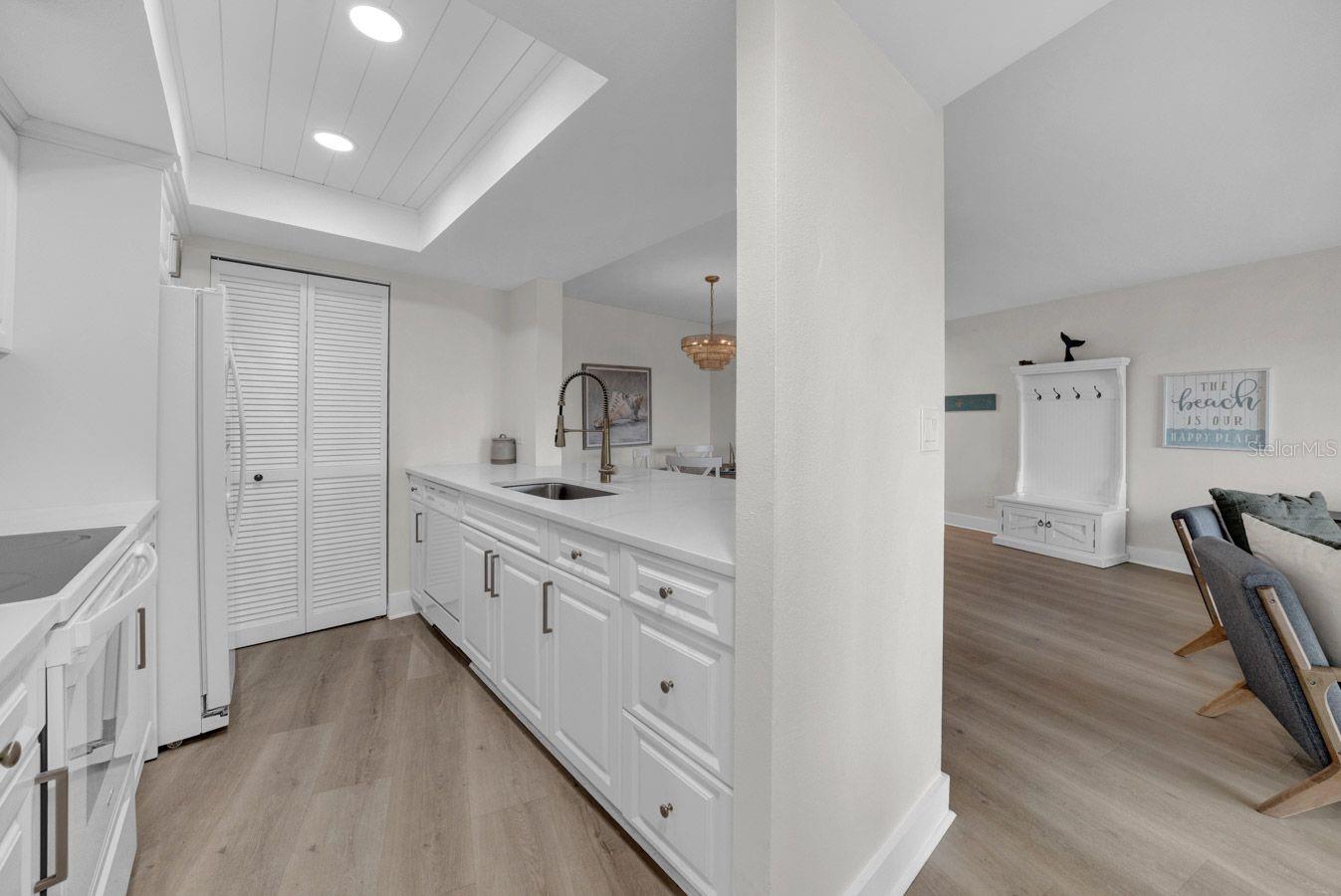 7537 BAYSHORE DR #406