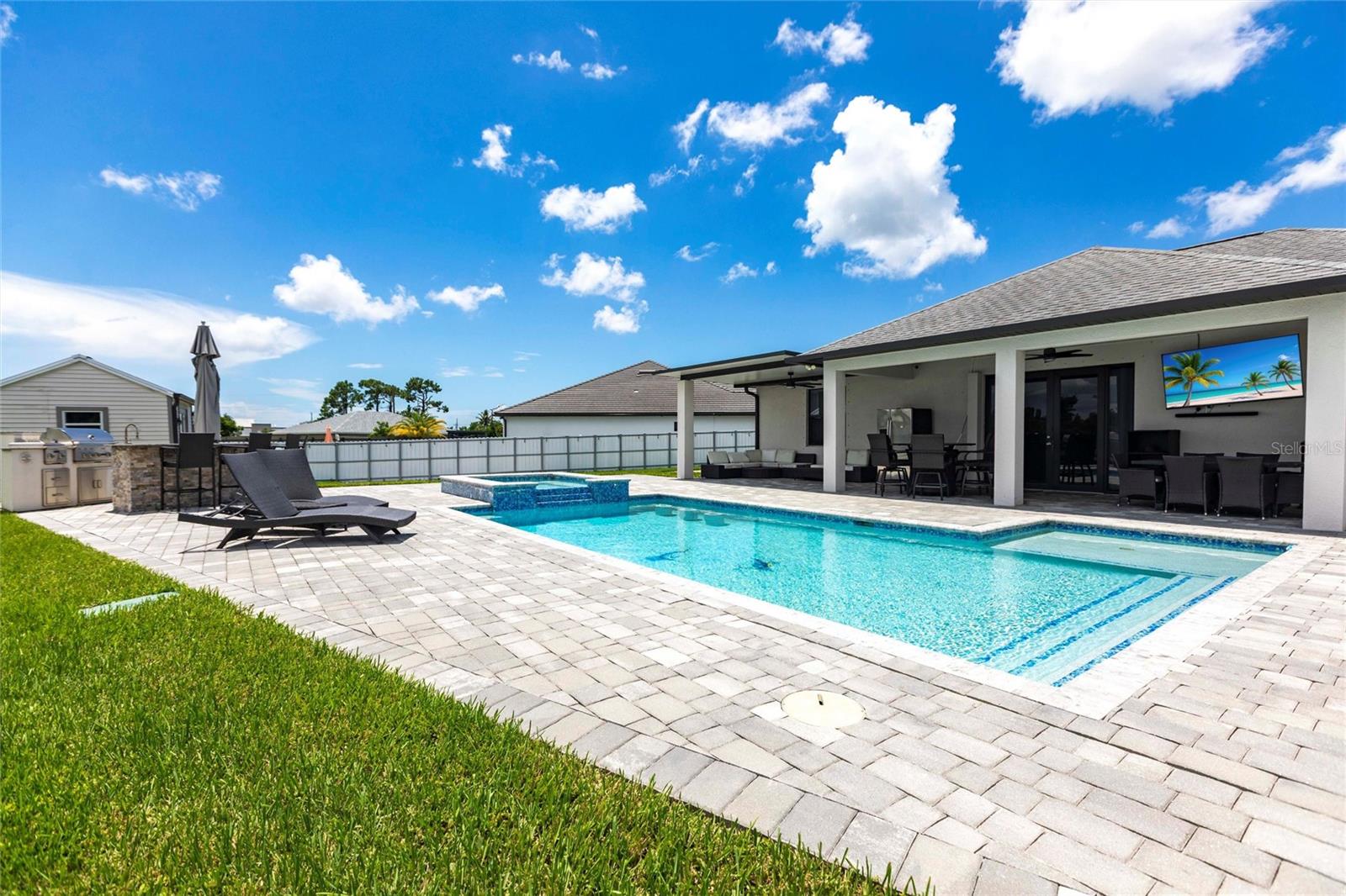 217 SW 10TH PL