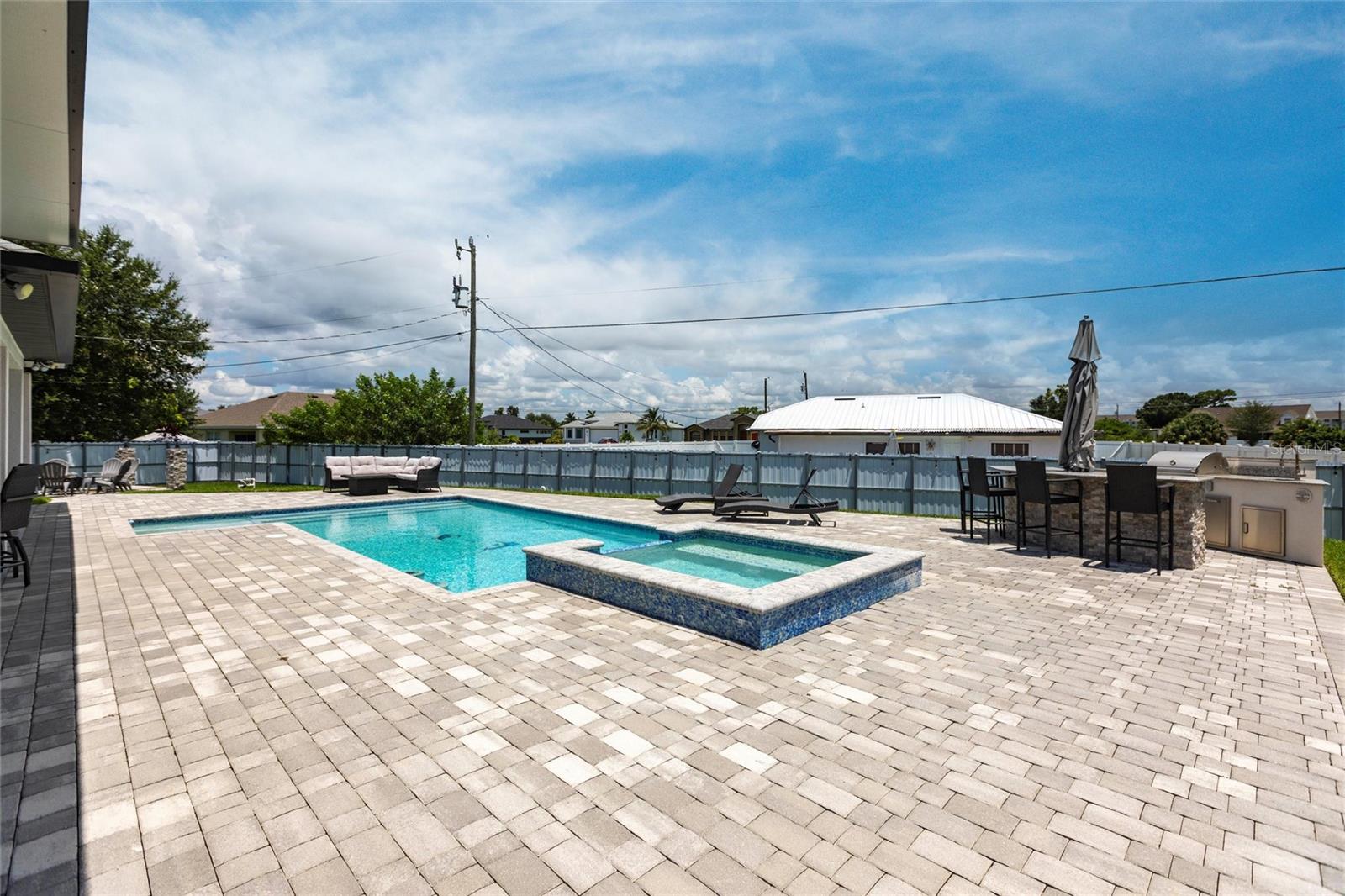 217 SW 10TH PL