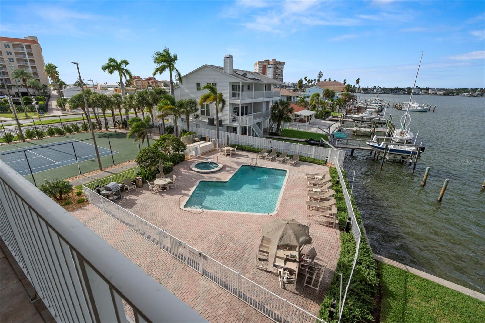 17715 GULF BLVD #302