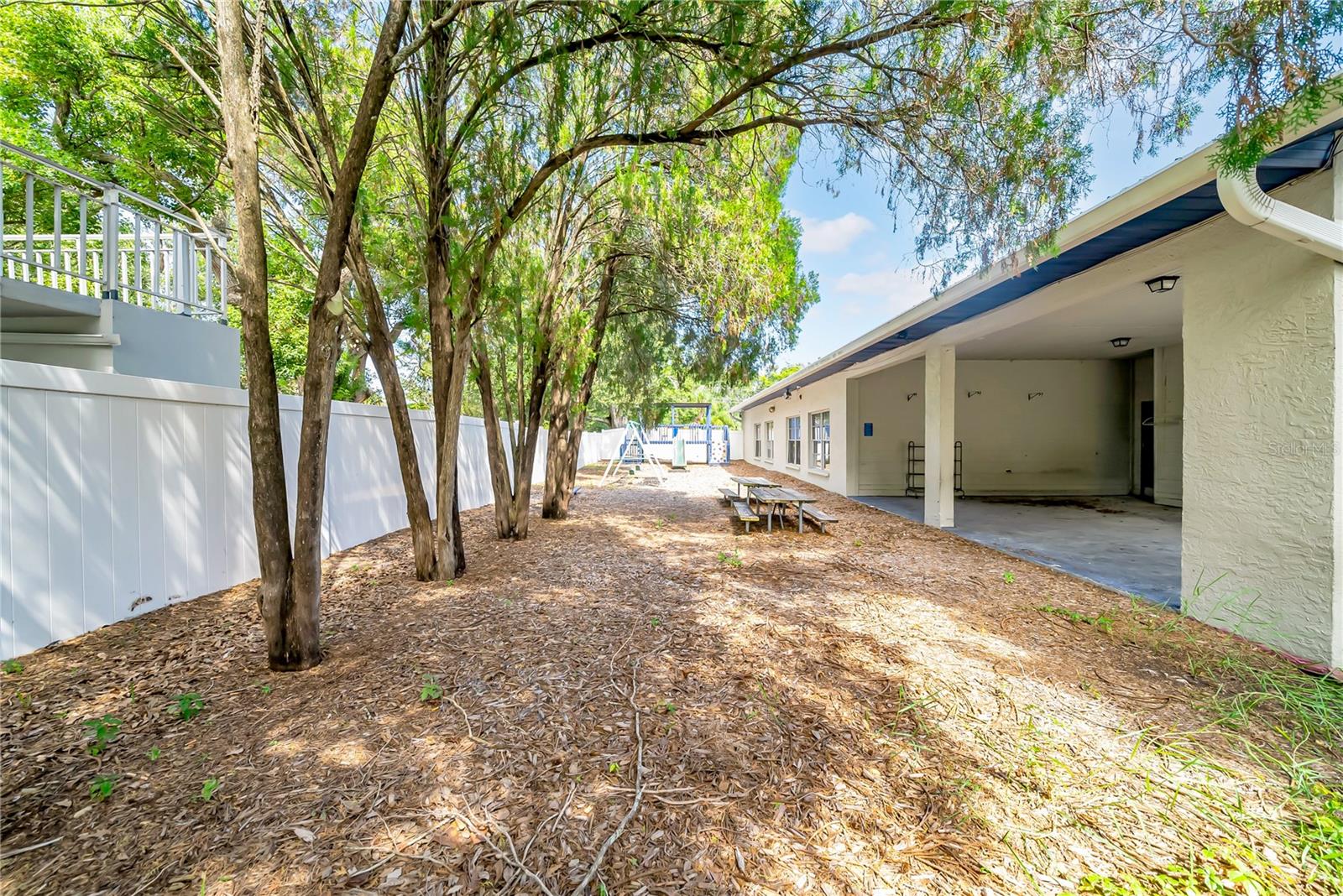 1419 SUNSET POINT RD