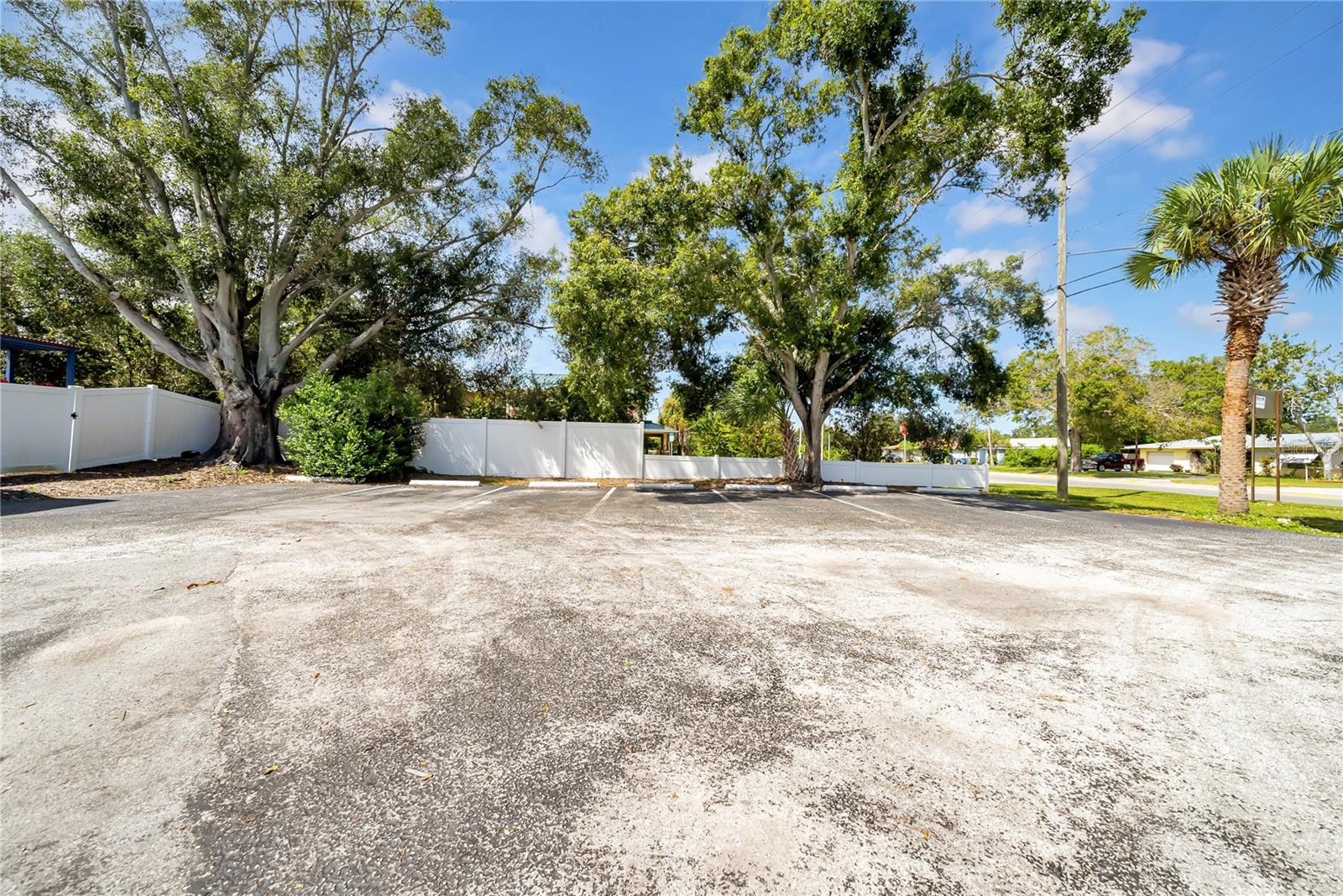 1419 SUNSET POINT RD