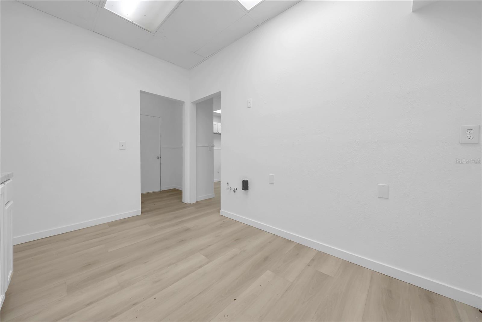 1419 SUNSET POINT RD