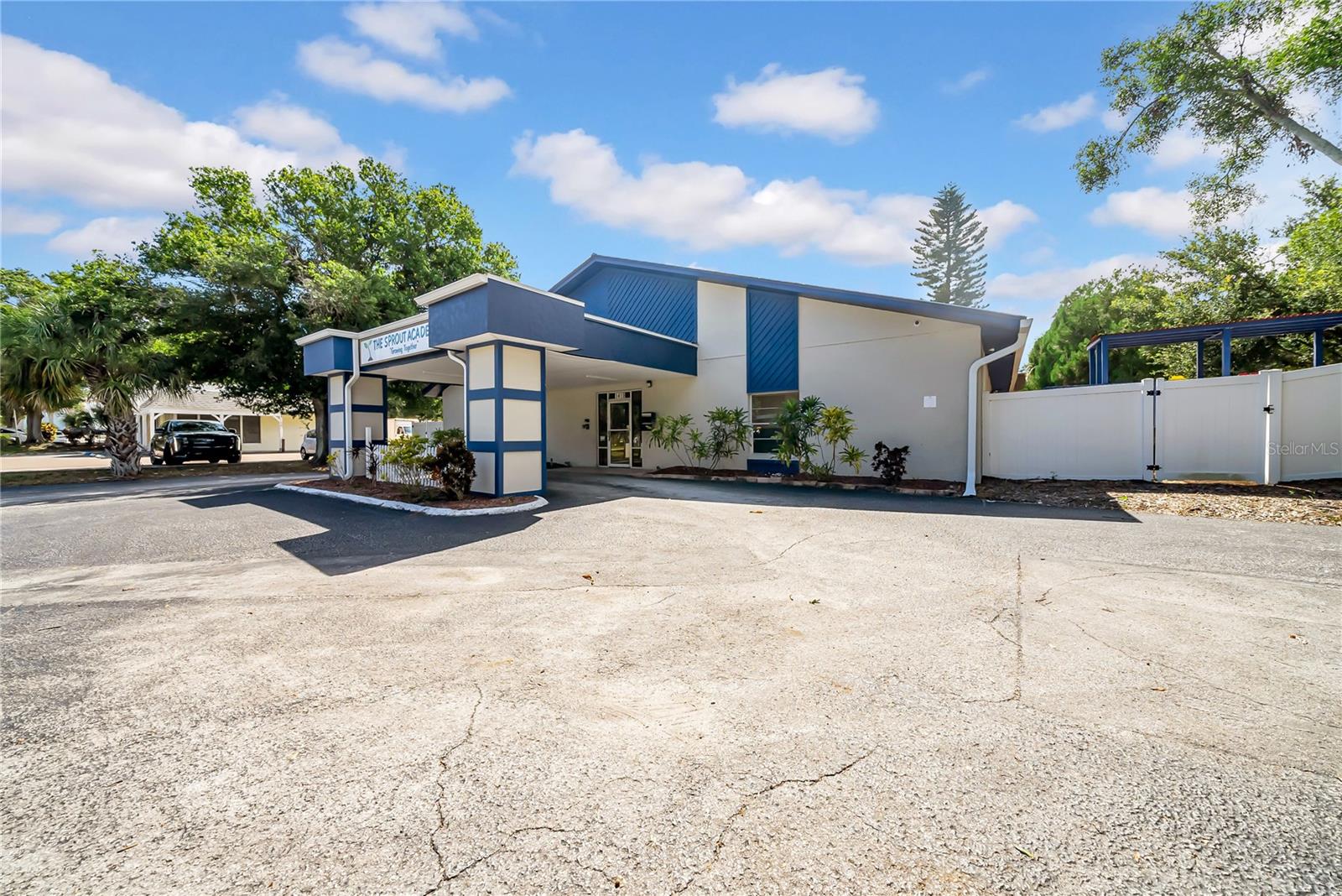 1419 SUNSET POINT RD