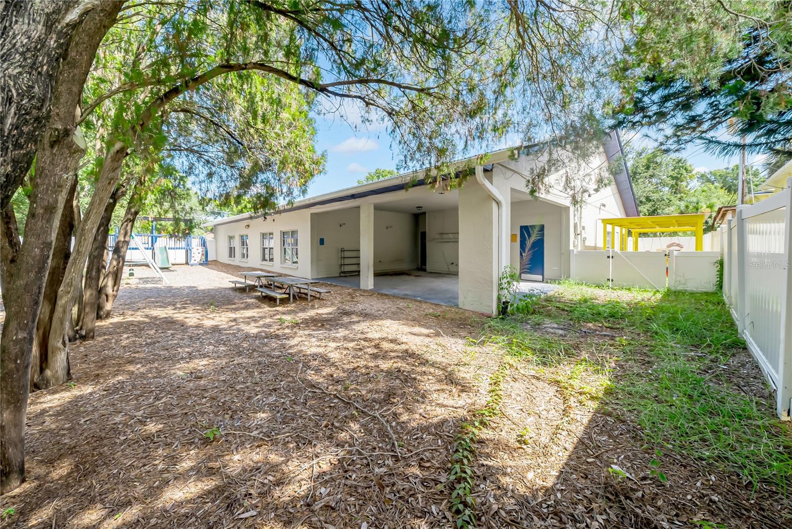 1419 SUNSET POINT RD