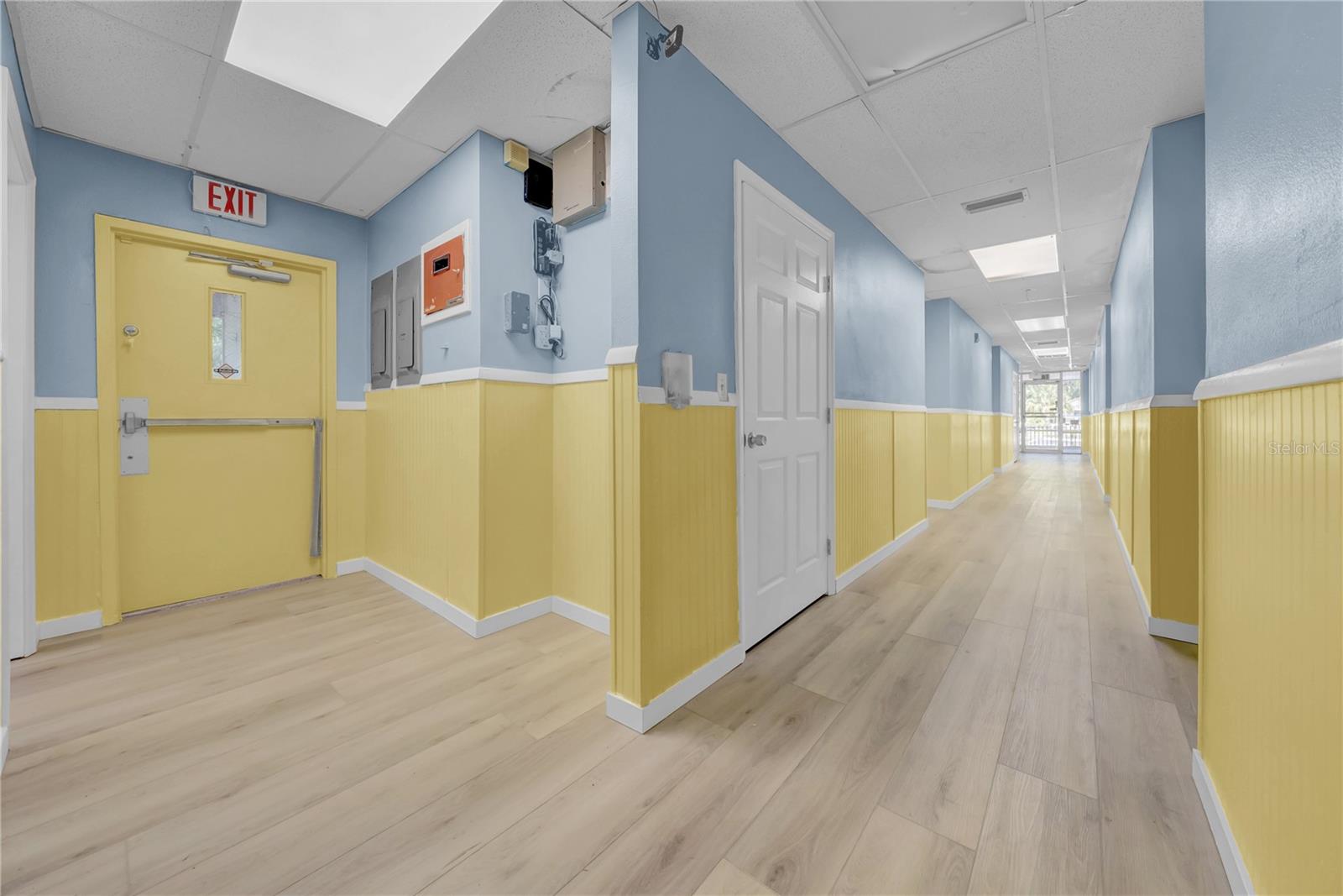 1419 SUNSET POINT RD