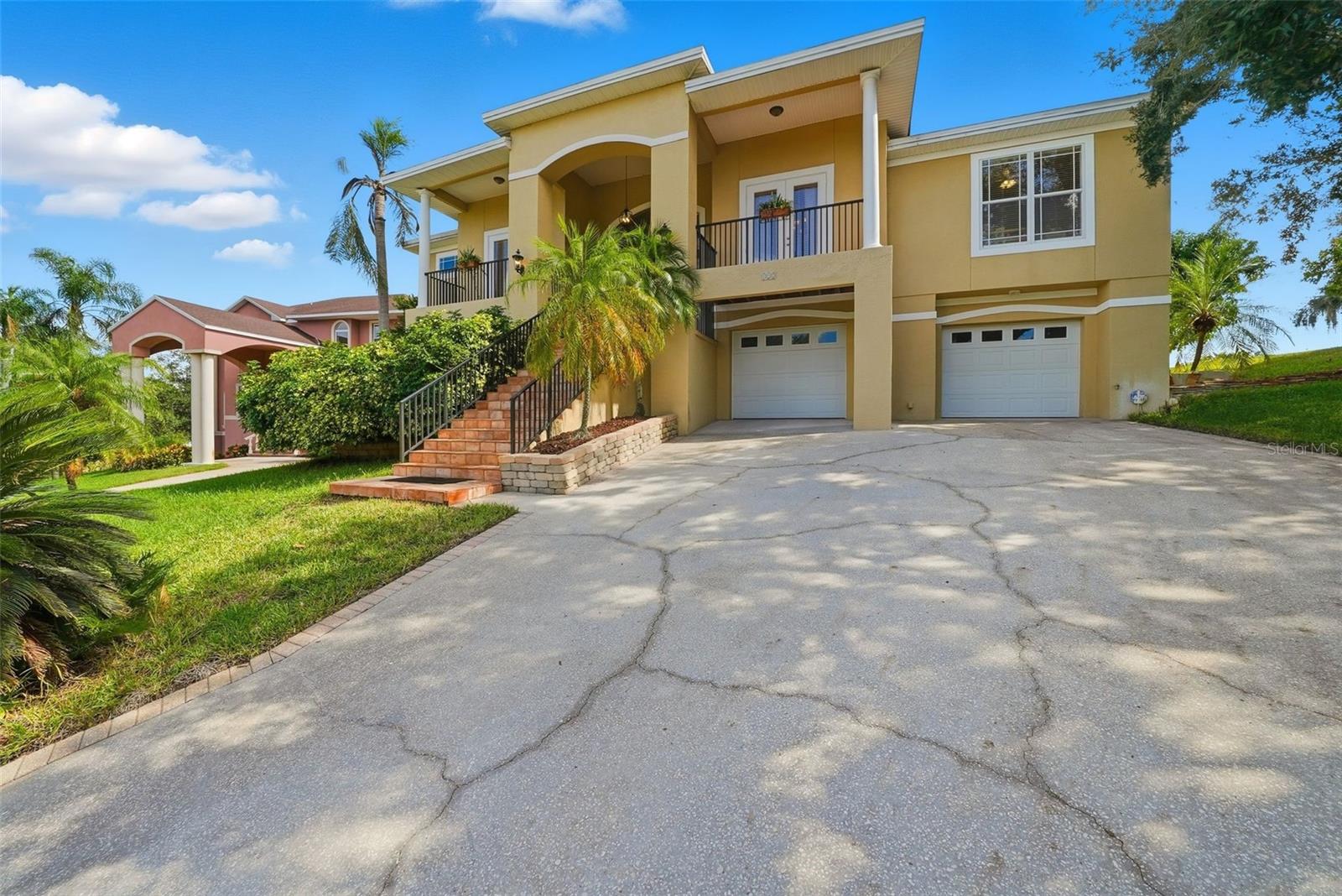 122 WATERBERRY DR