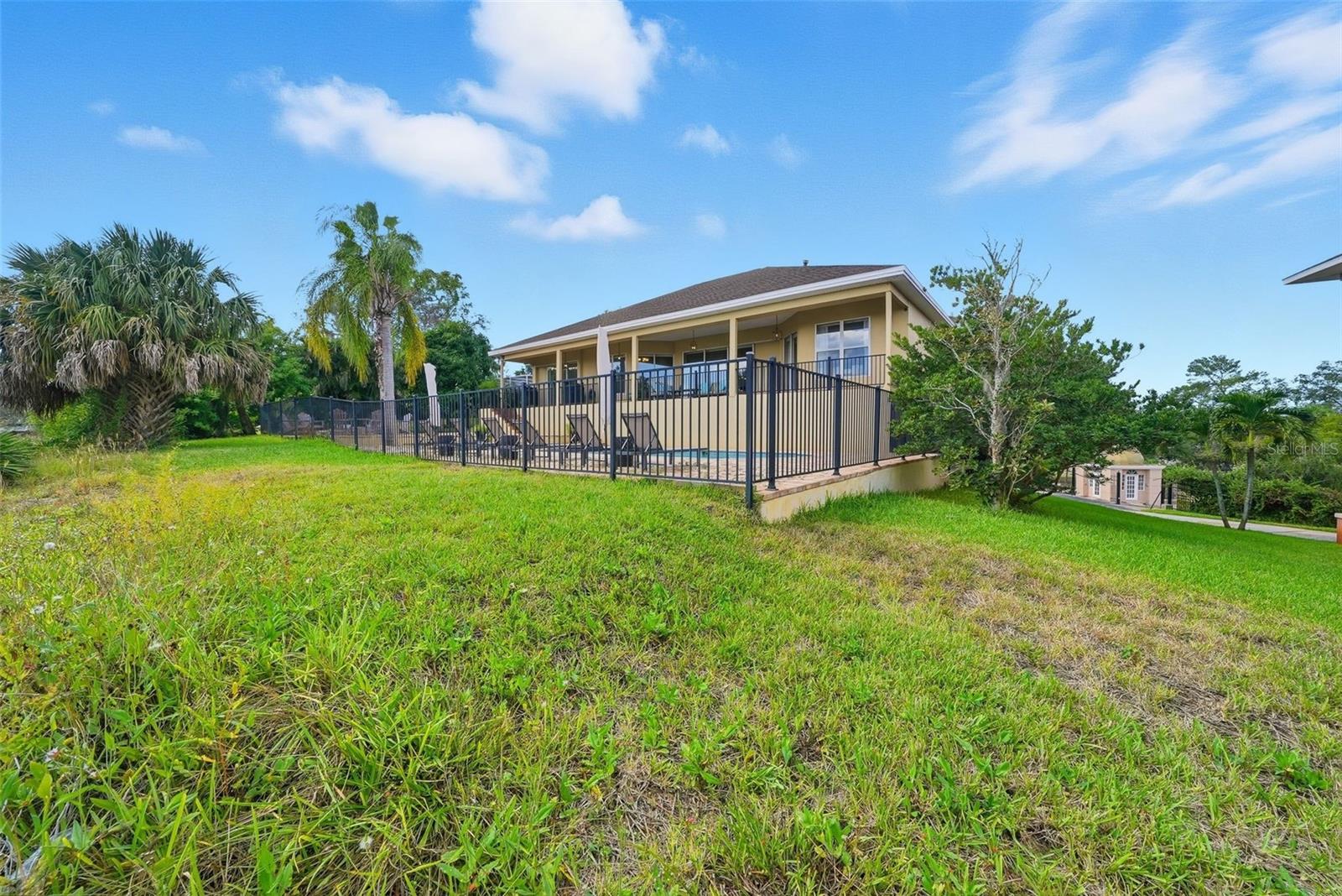122 WATERBERRY DR