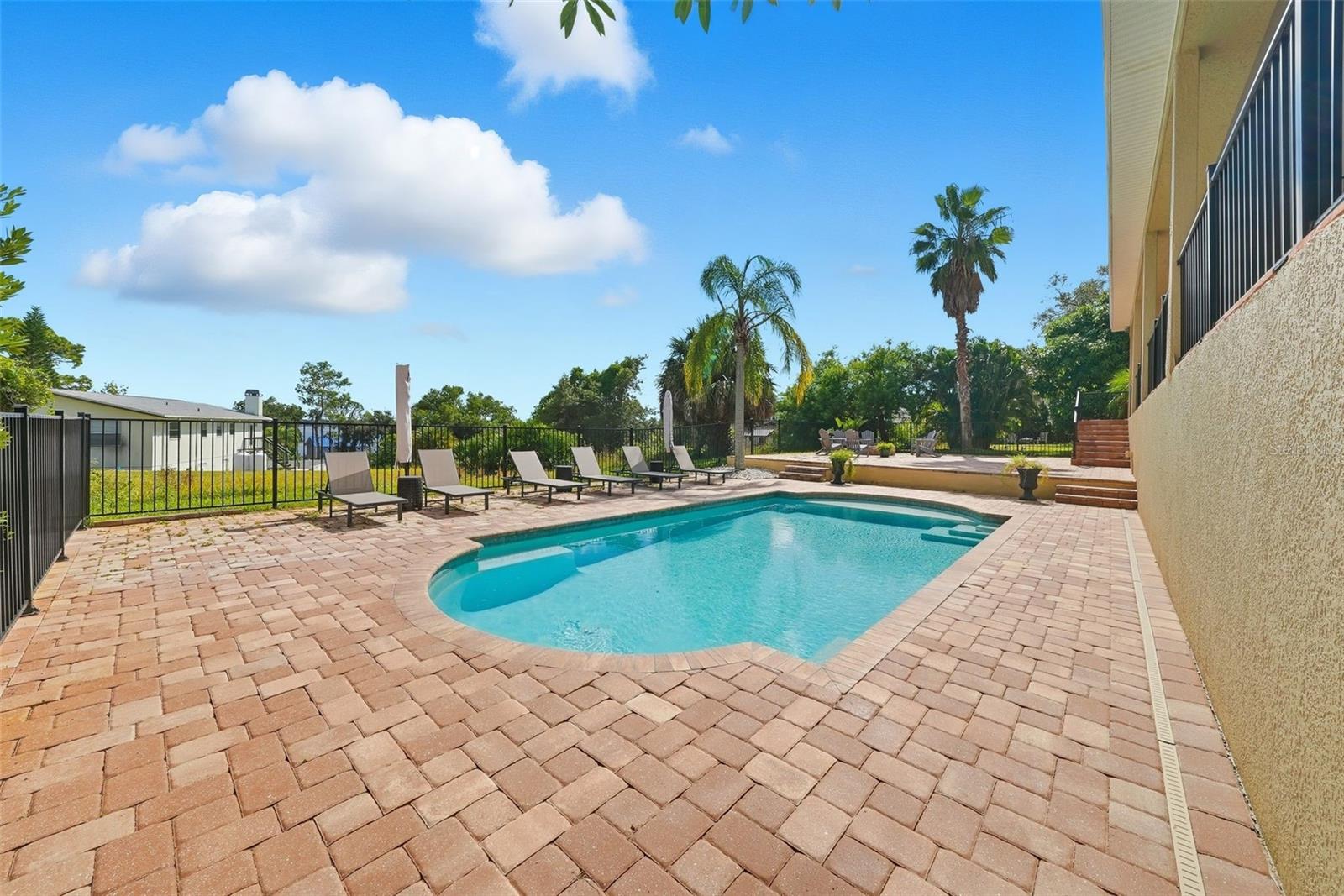 122 WATERBERRY DR