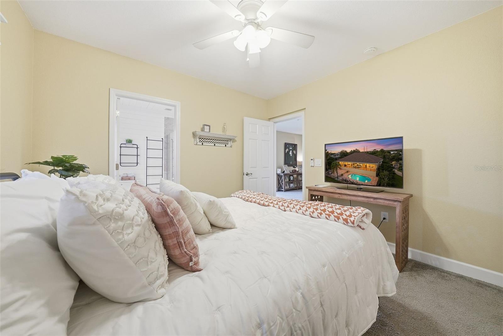 122 WATERBERRY DR