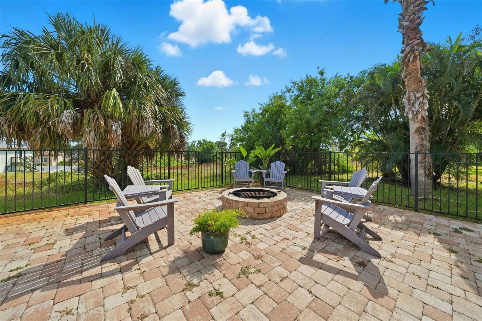 122 WATERBERRY DR