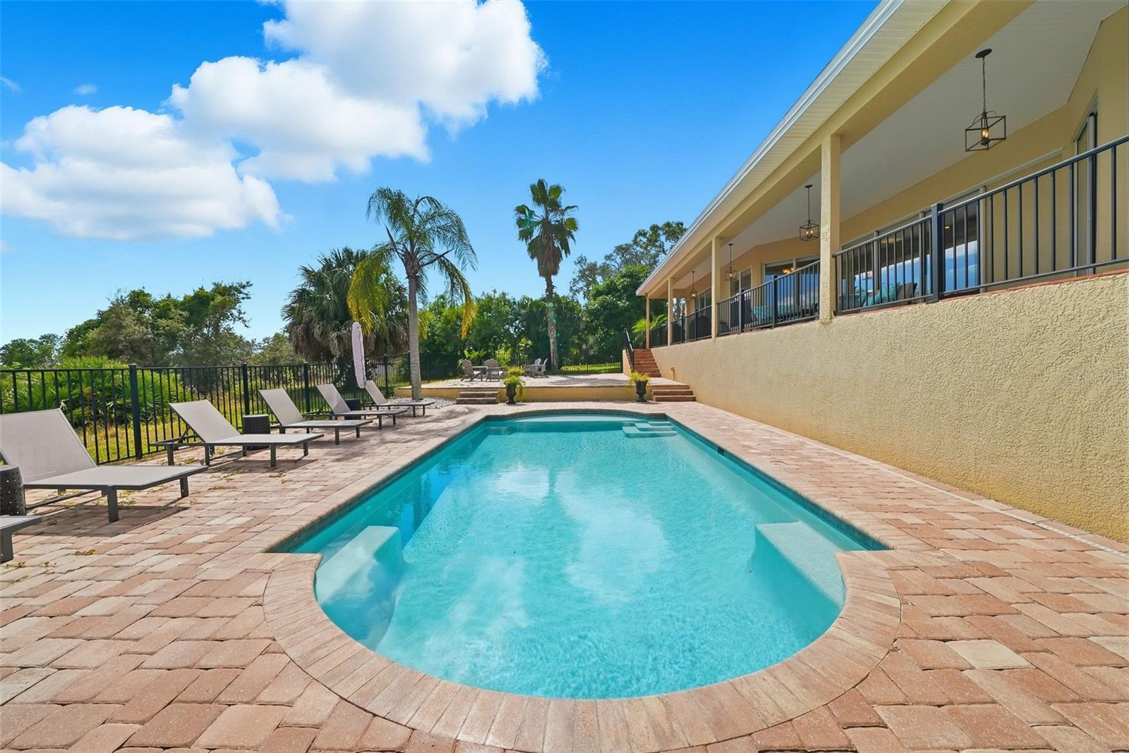 122 WATERBERRY DR