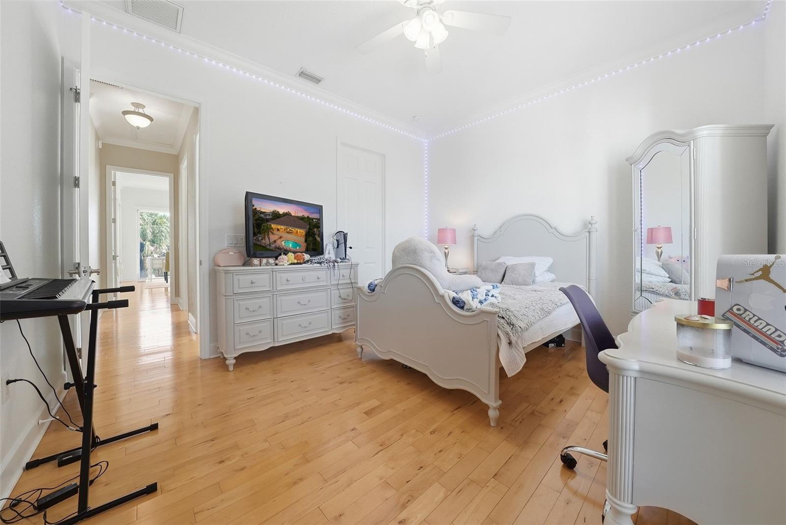 122 WATERBERRY DR