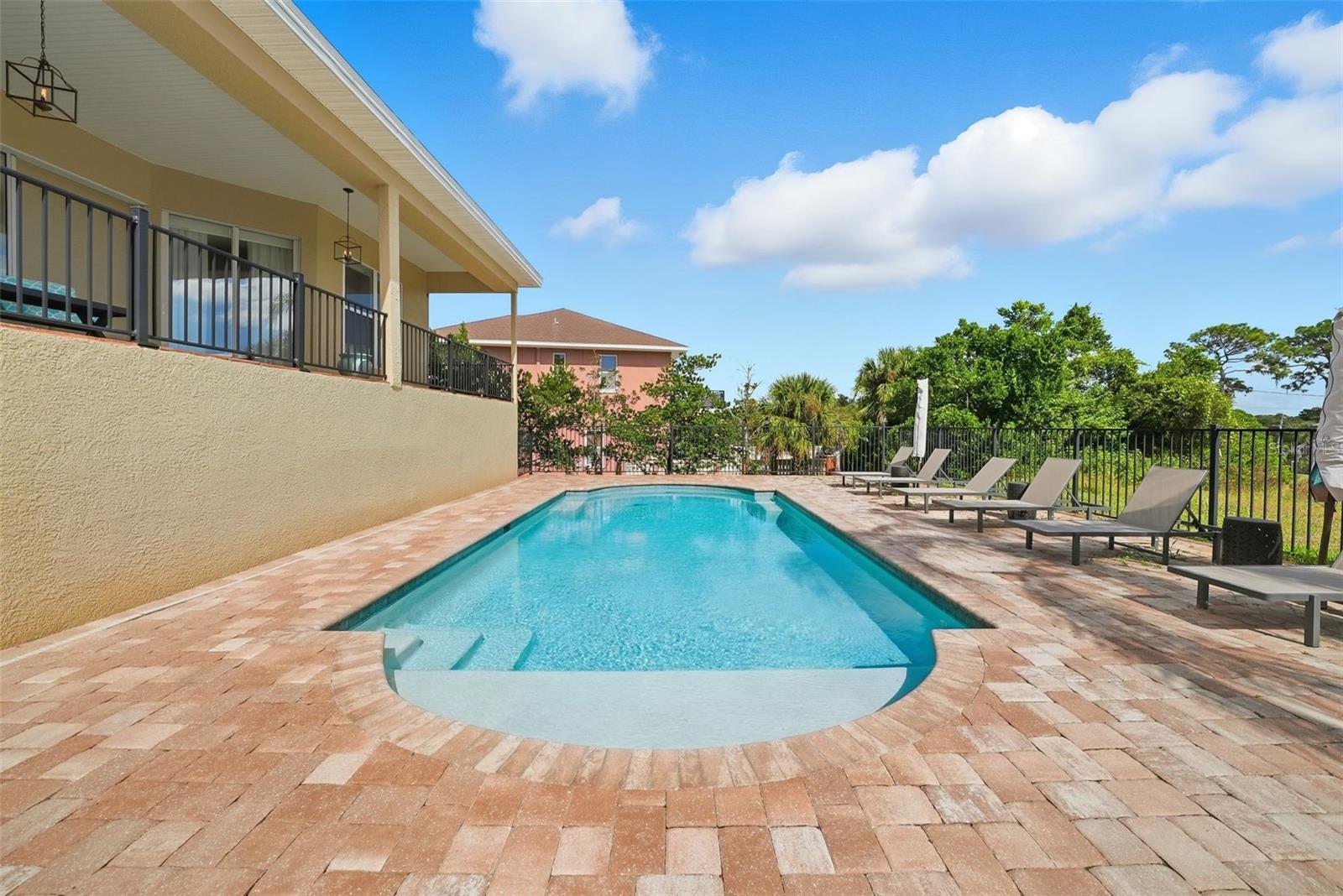 122 WATERBERRY DR