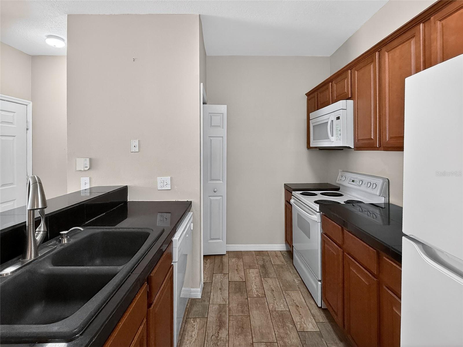 16305 ENCLAVE VILLAGE DR #102