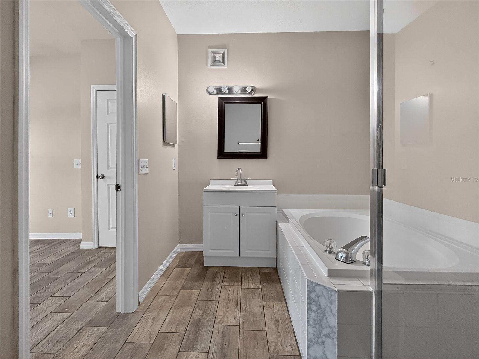 16305 ENCLAVE VILLAGE DR #102