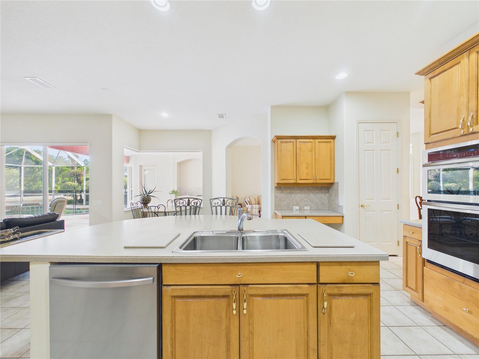 10207 ESTUARY DR
