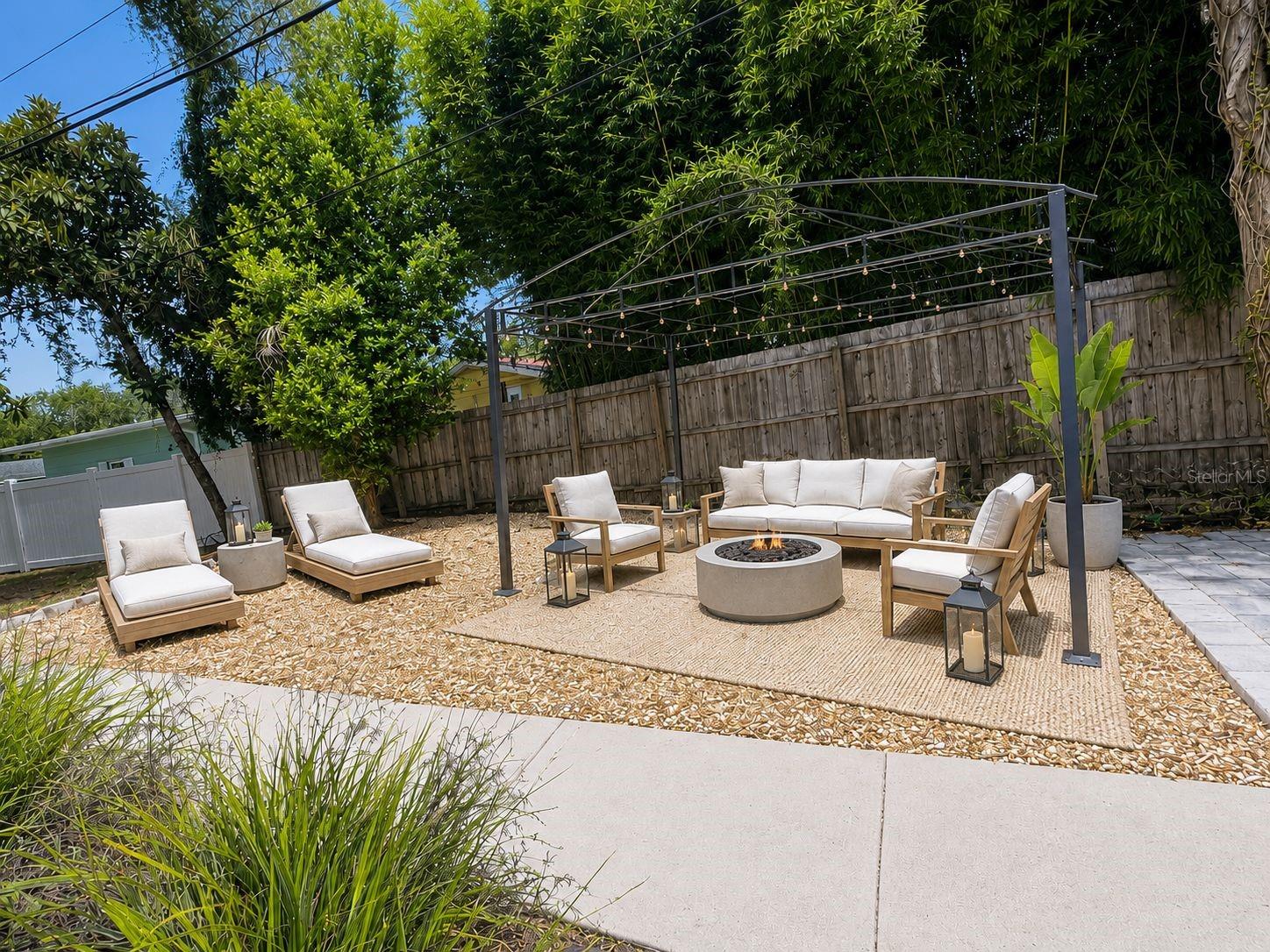 231 LIME CIR S
