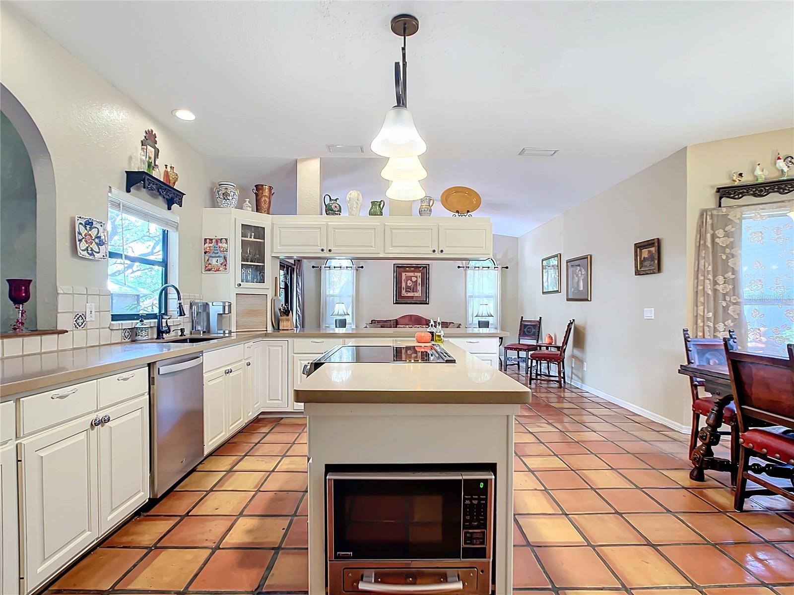 863 HARBOR HILL DR