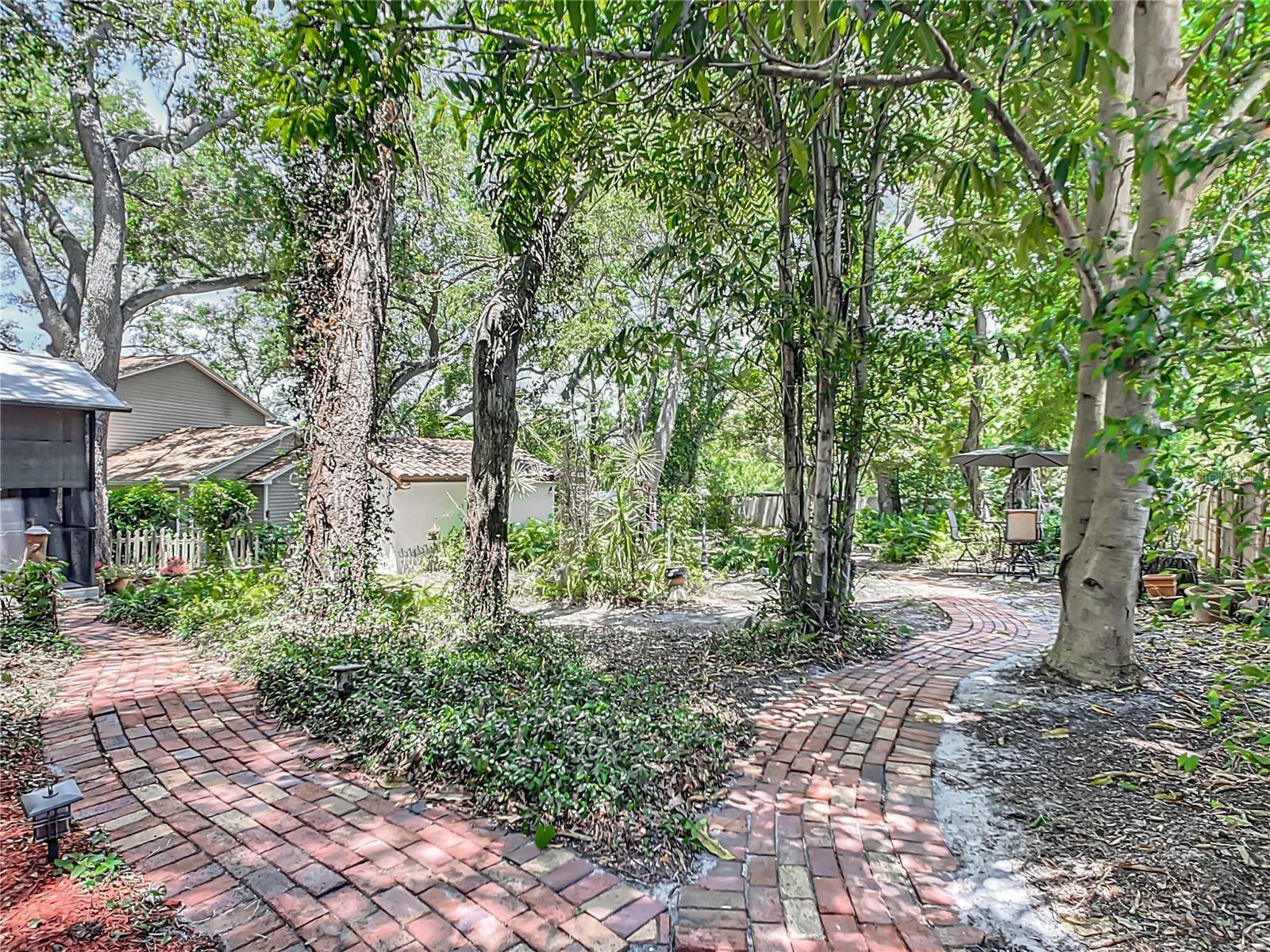863 HARBOR HILL DR