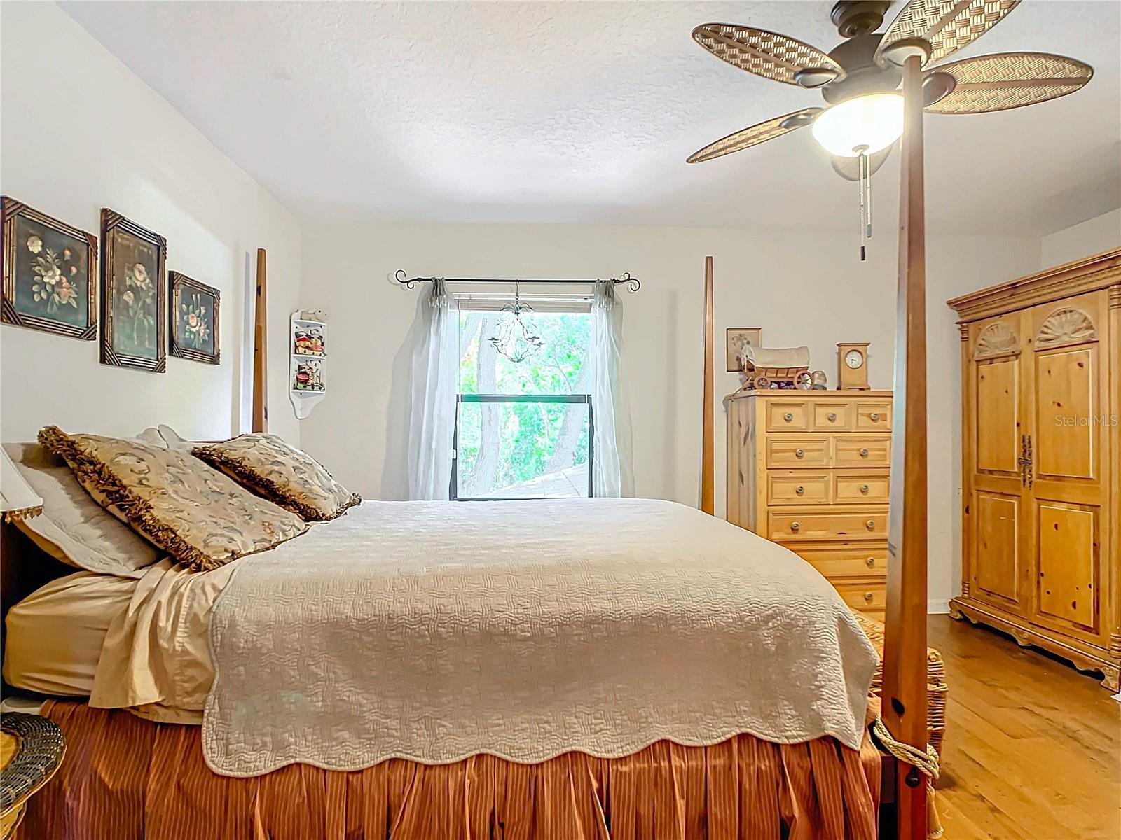 863 HARBOR HILL DR