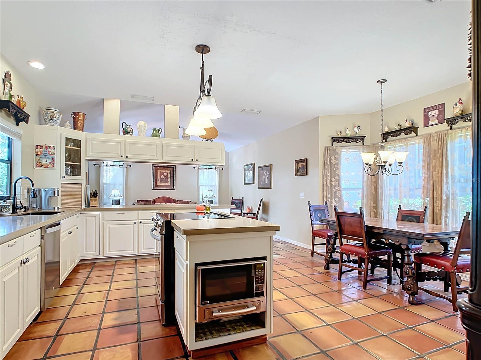 863 HARBOR HILL DR