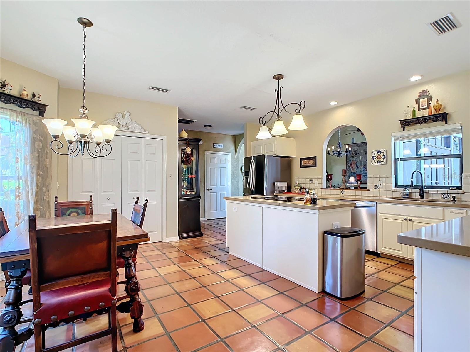 863 HARBOR HILL DR