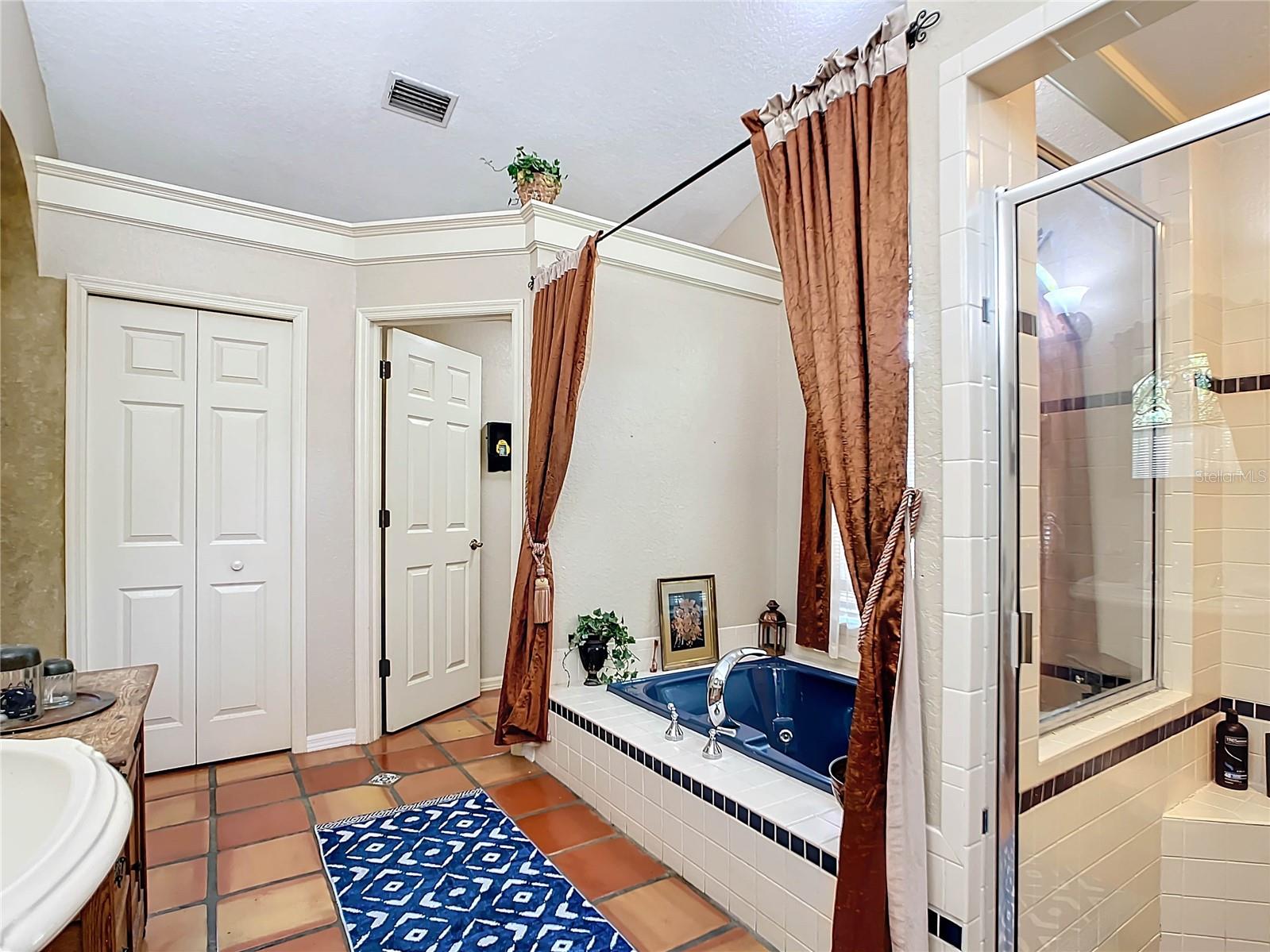 863 HARBOR HILL DR