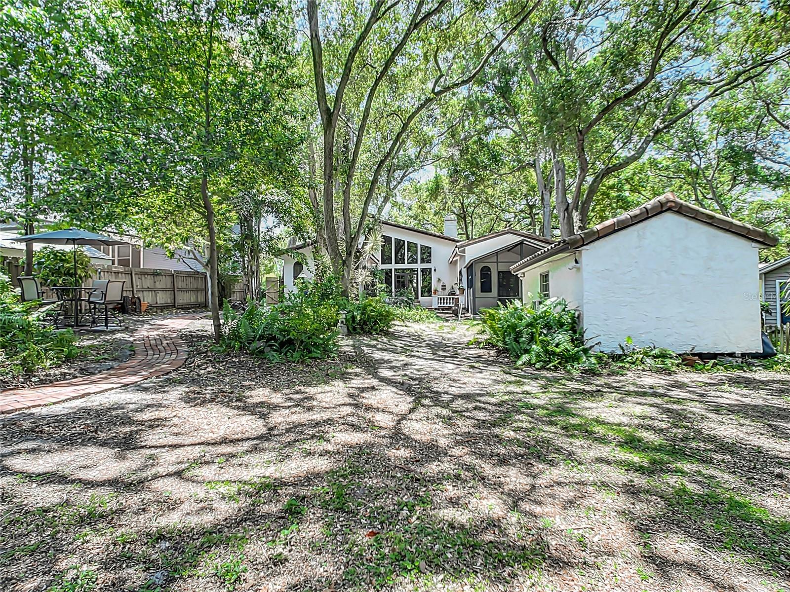 863 HARBOR HILL DR