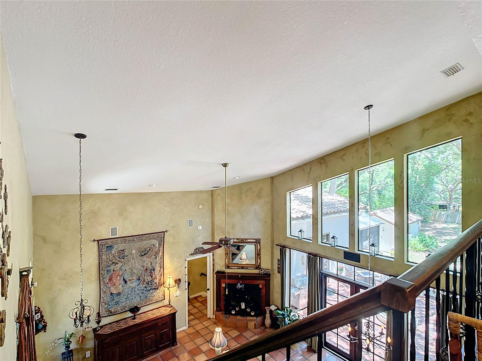 863 HARBOR HILL DR