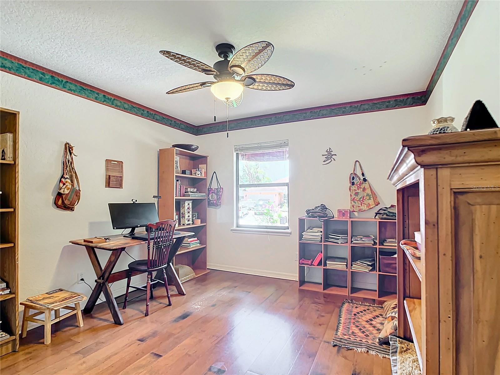 863 HARBOR HILL DR