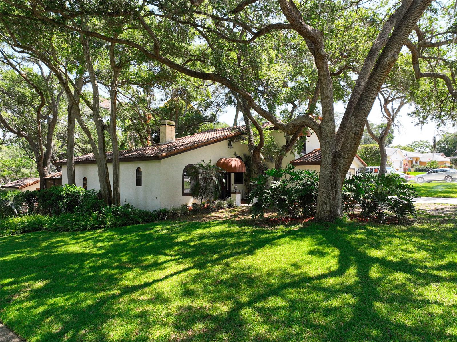863 HARBOR HILL DR