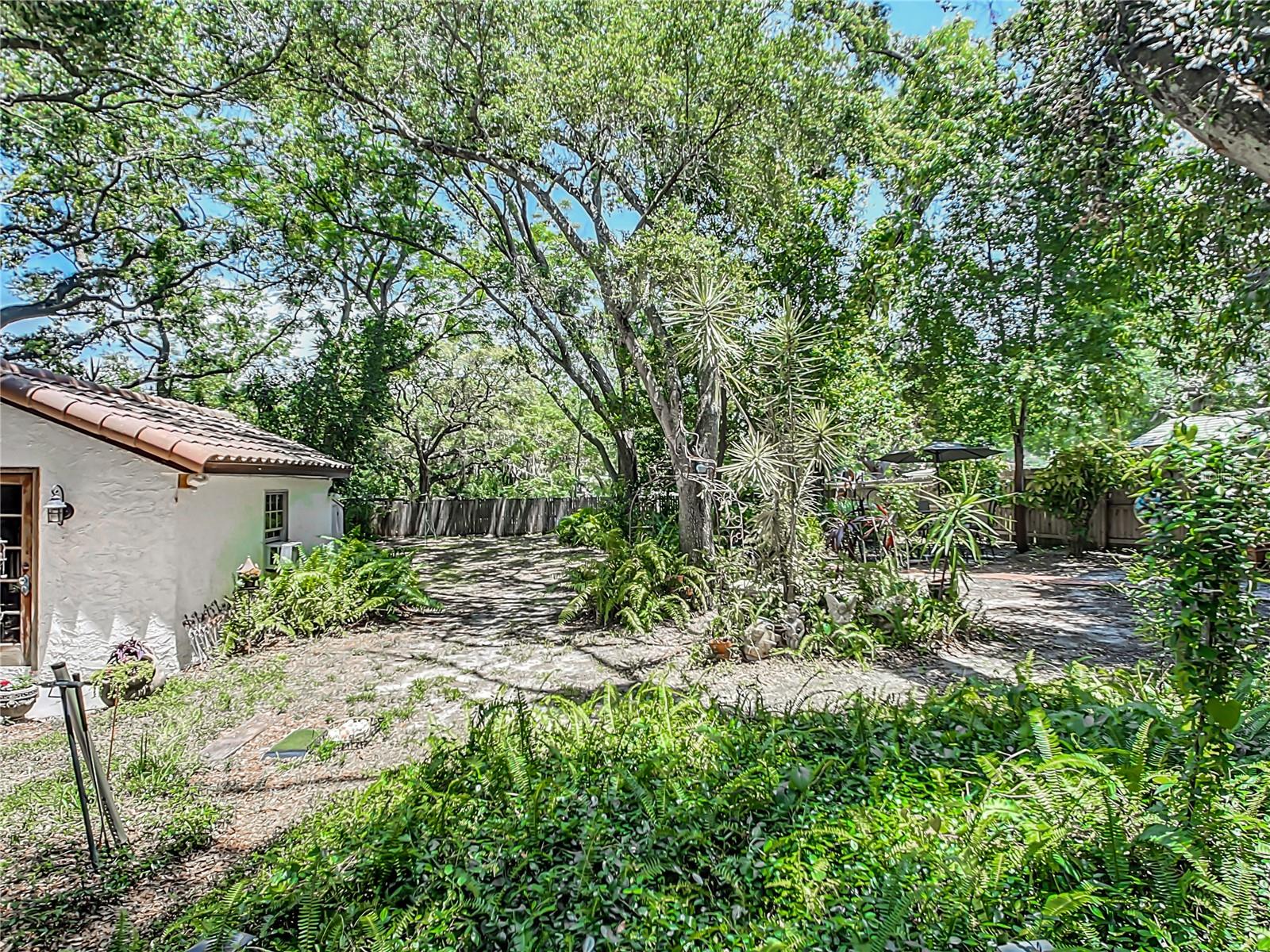 863 HARBOR HILL DR