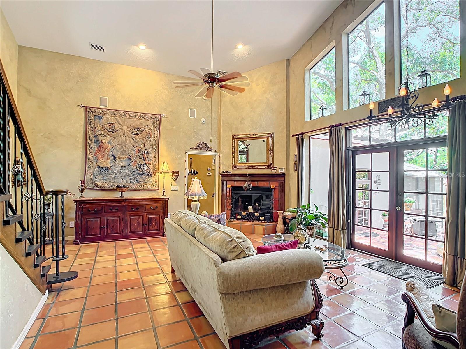 863 HARBOR HILL DR