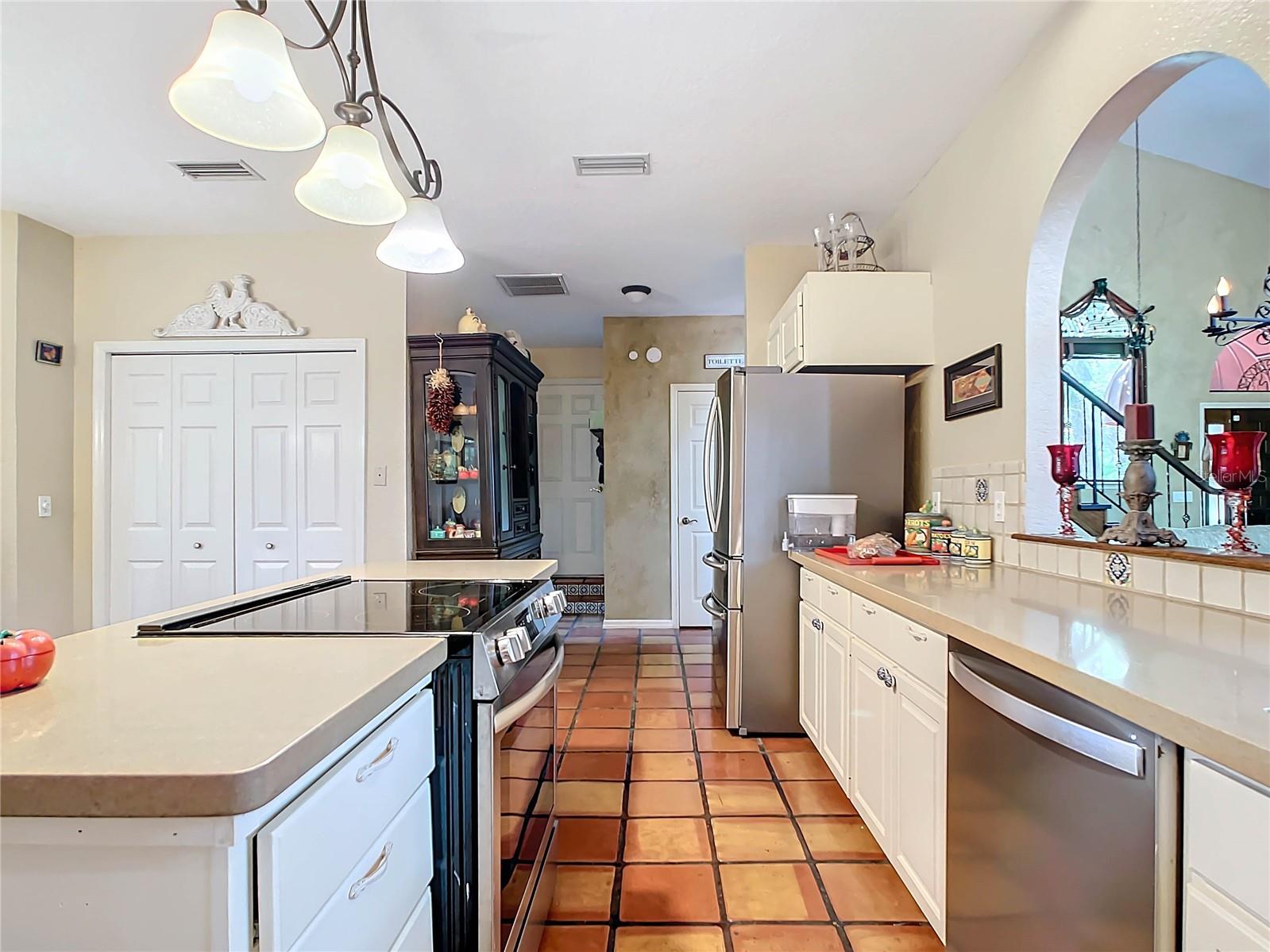 863 HARBOR HILL DR