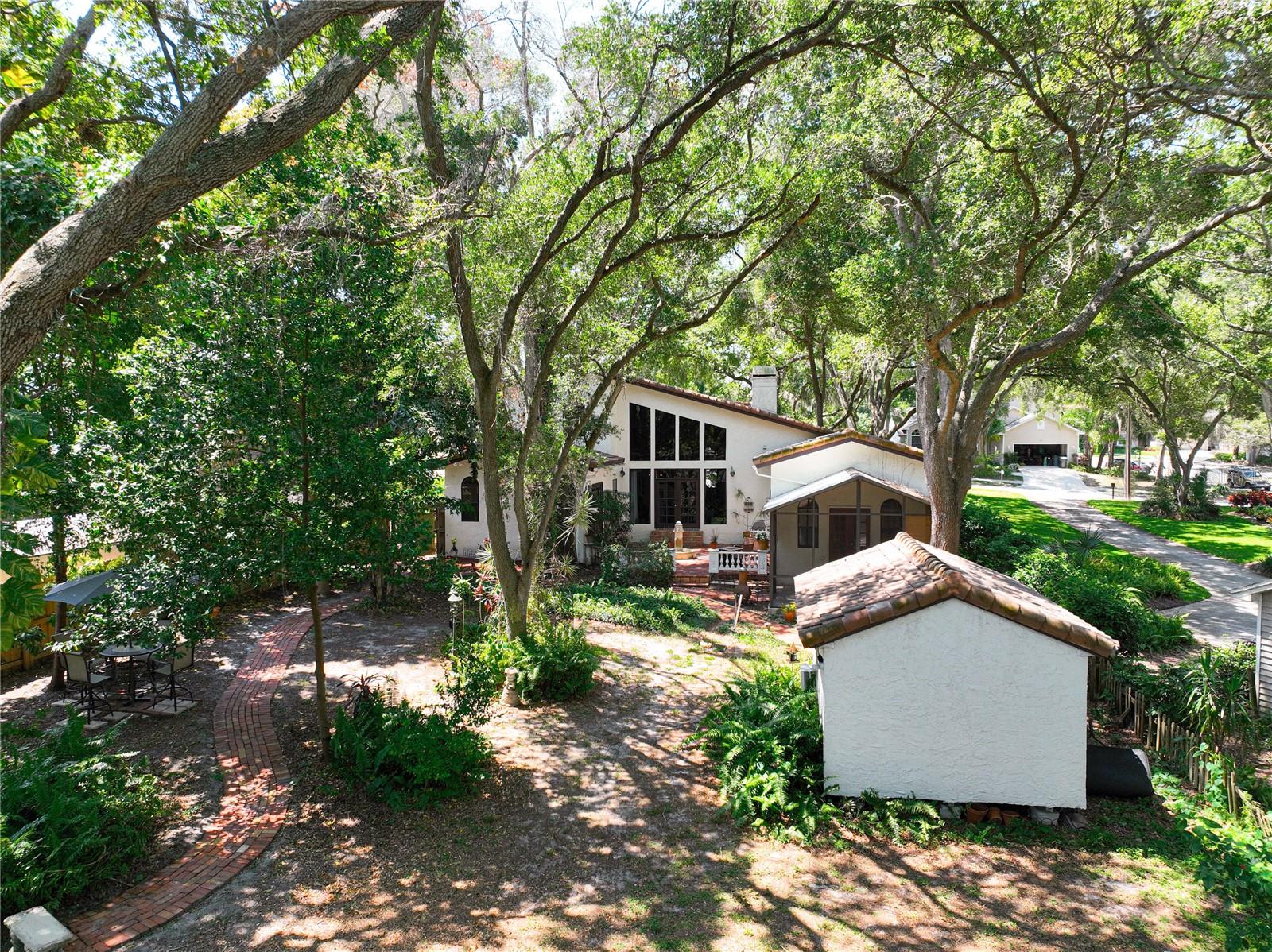 863 HARBOR HILL DR