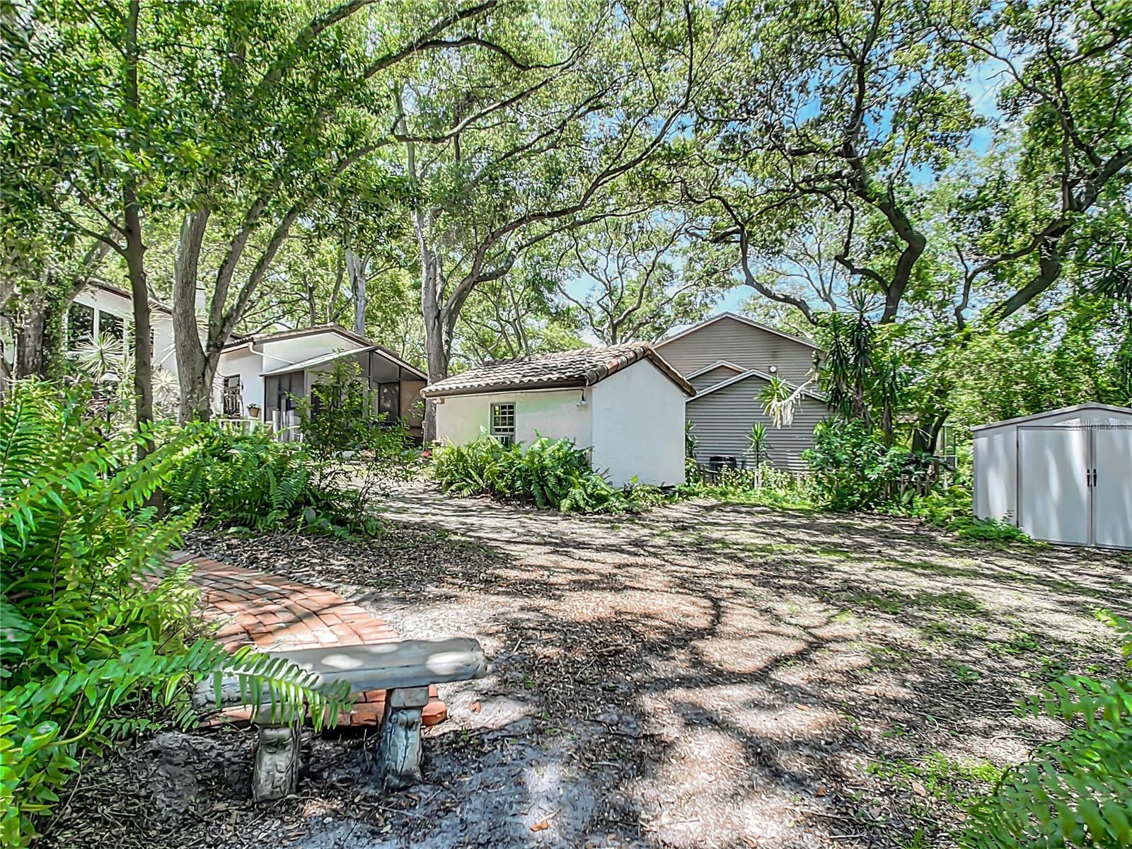 863 HARBOR HILL DR