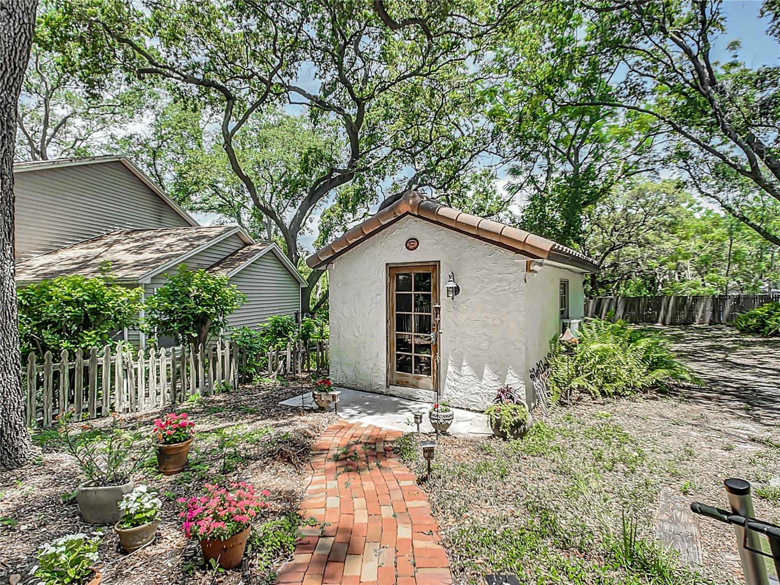 863 HARBOR HILL DR