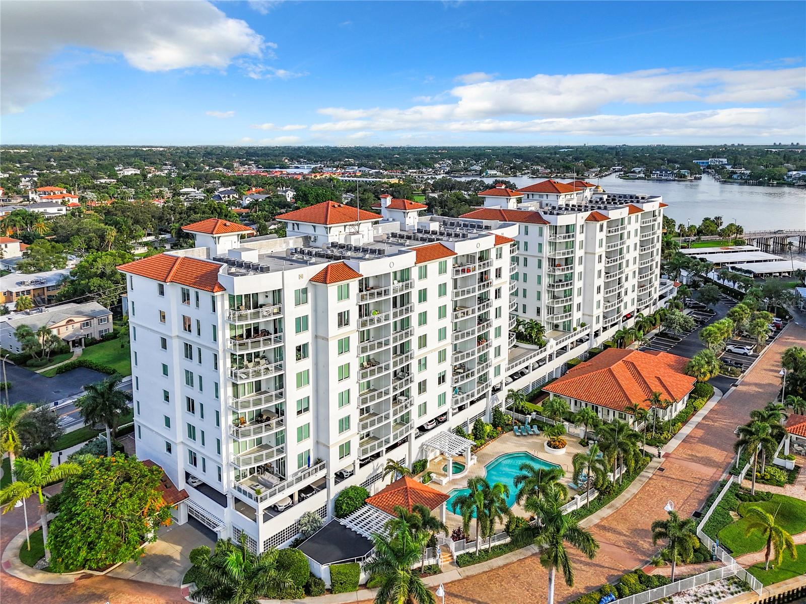 1325 SNELL ISLE BLVD NE #802