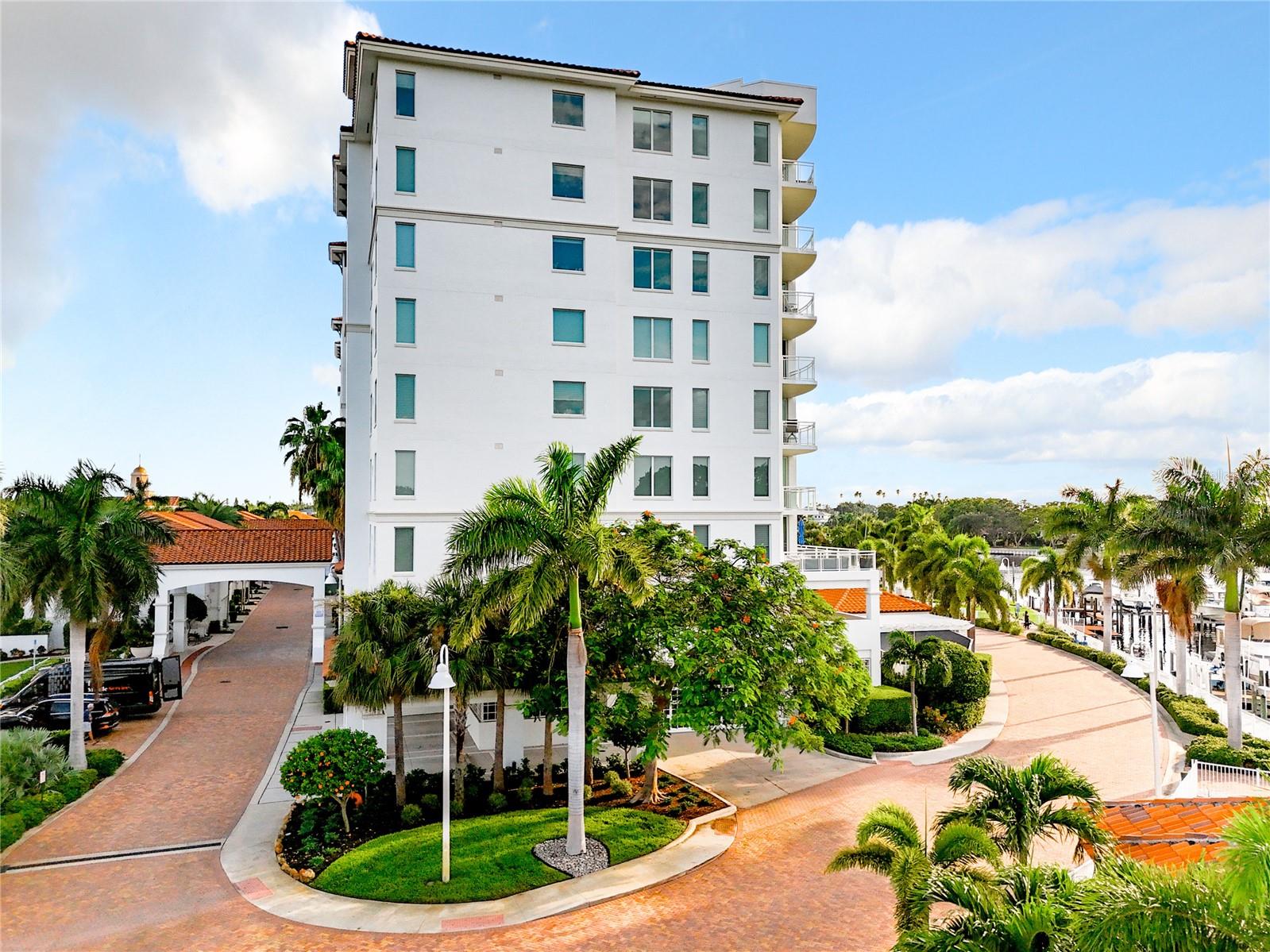 1325 SNELL ISLE BLVD NE #802