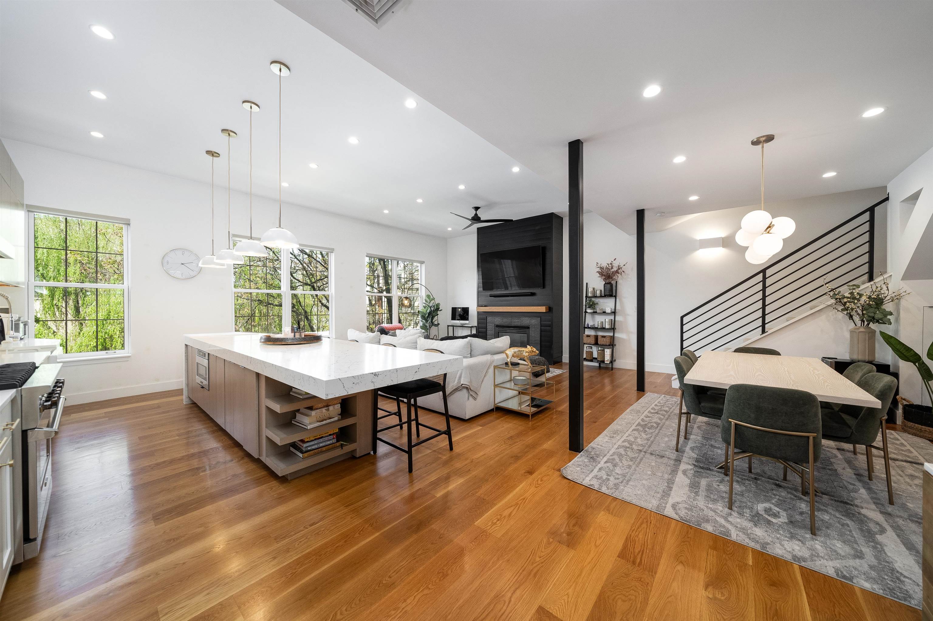101 PARK AVE Unit: PHN