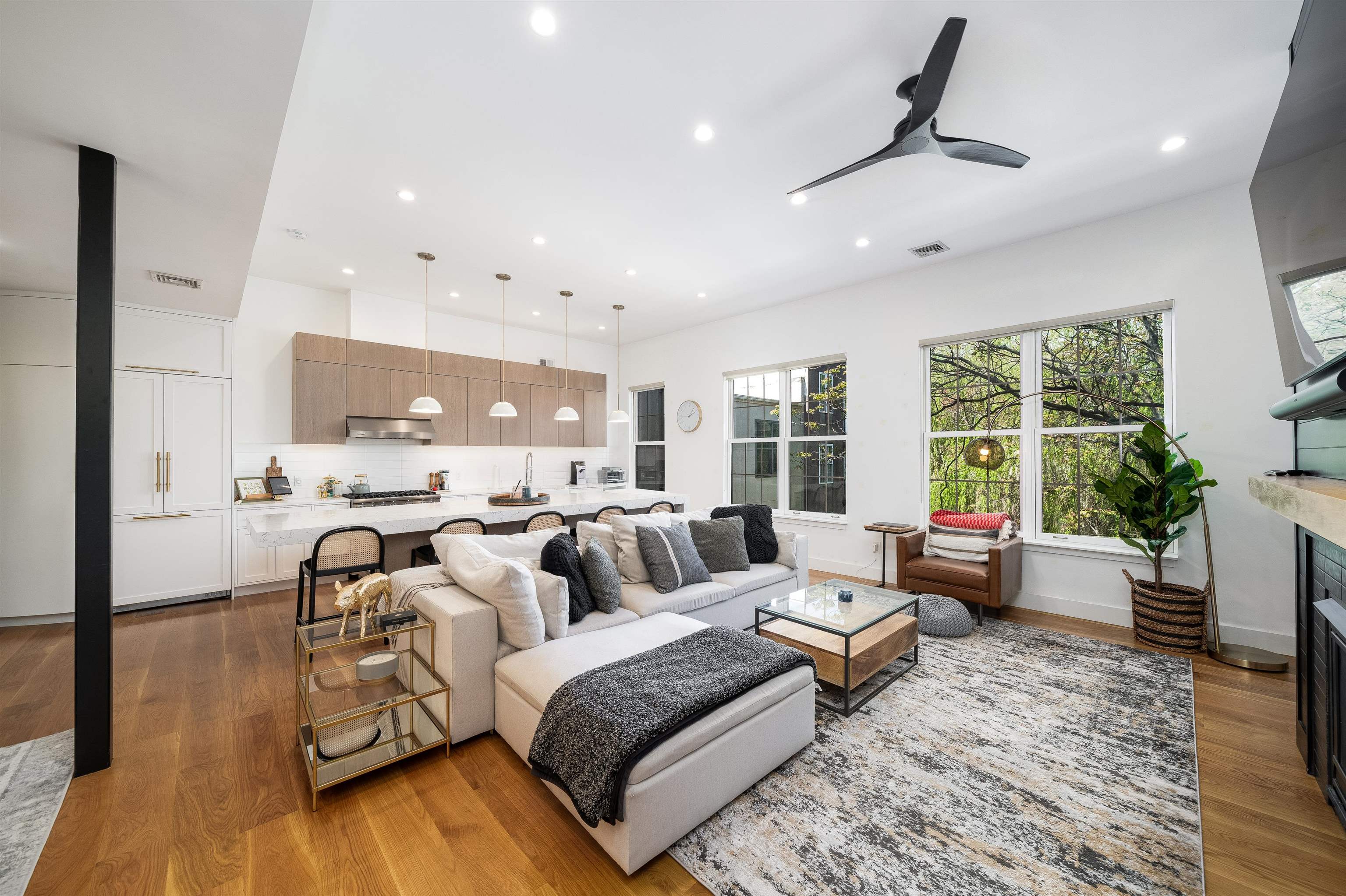 101 PARK AVE Unit: PHN