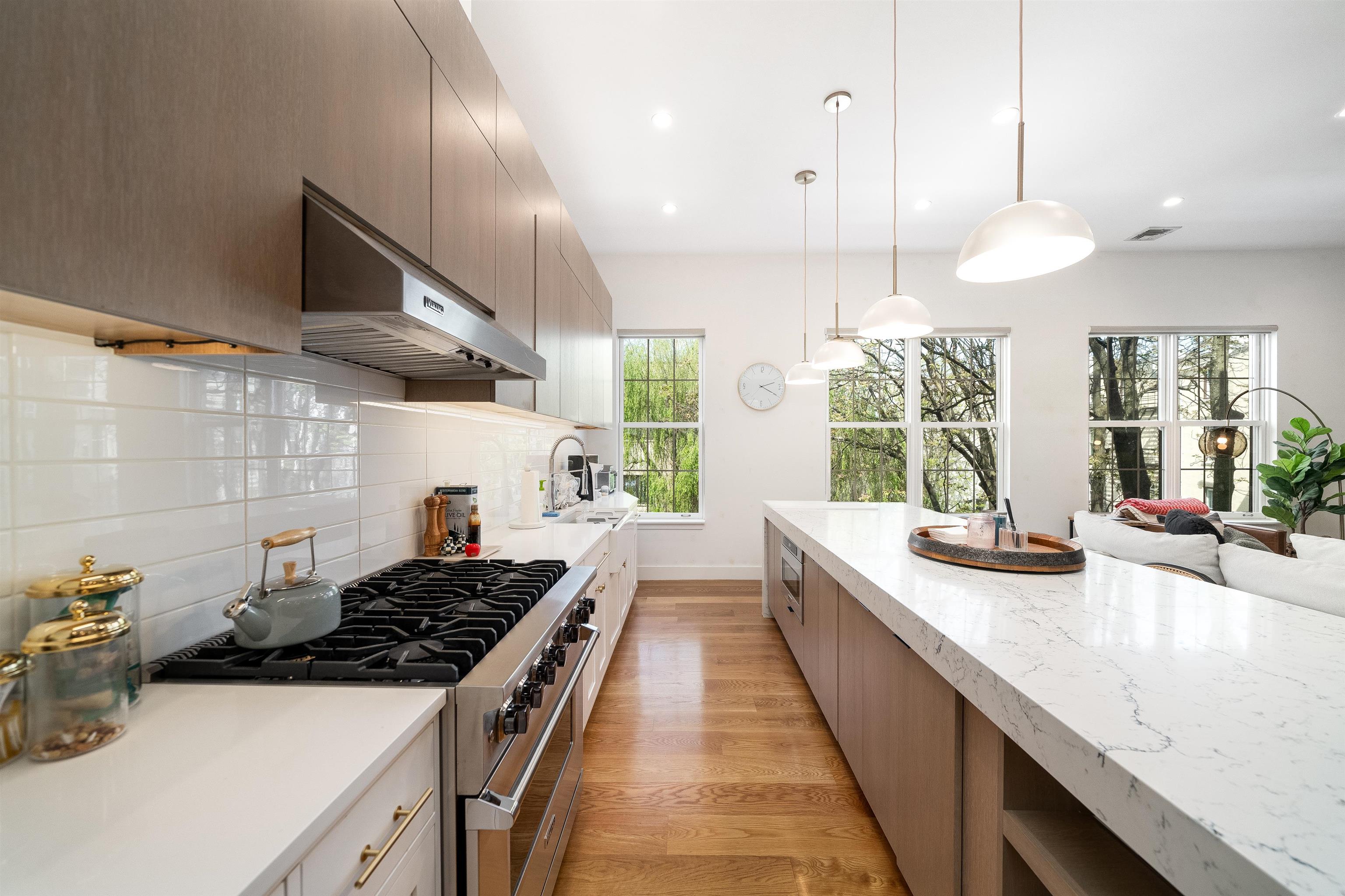 101 PARK AVE Unit: PHN